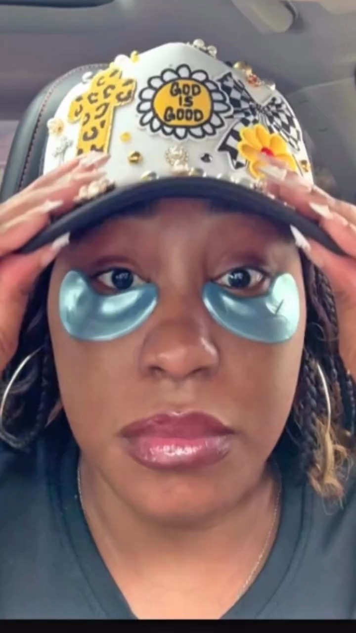 Dark circles, puffiness, tired eyes? Yep… we’re not ignoring that over here 👀✨

These under-eye patches have been my top essentials when it comes to my self-care routine because looking refreshed after a long day is the real flex… 💁🏽‍♀️

If you see me with these patches on, mind your business😅👀

📲Save this for your next self-care routine + 🔗 on LTK/Amazon Storefront✨😊

#undereyepatches #selfcareroutine #beautycreator #beautyroutine #skincaretips