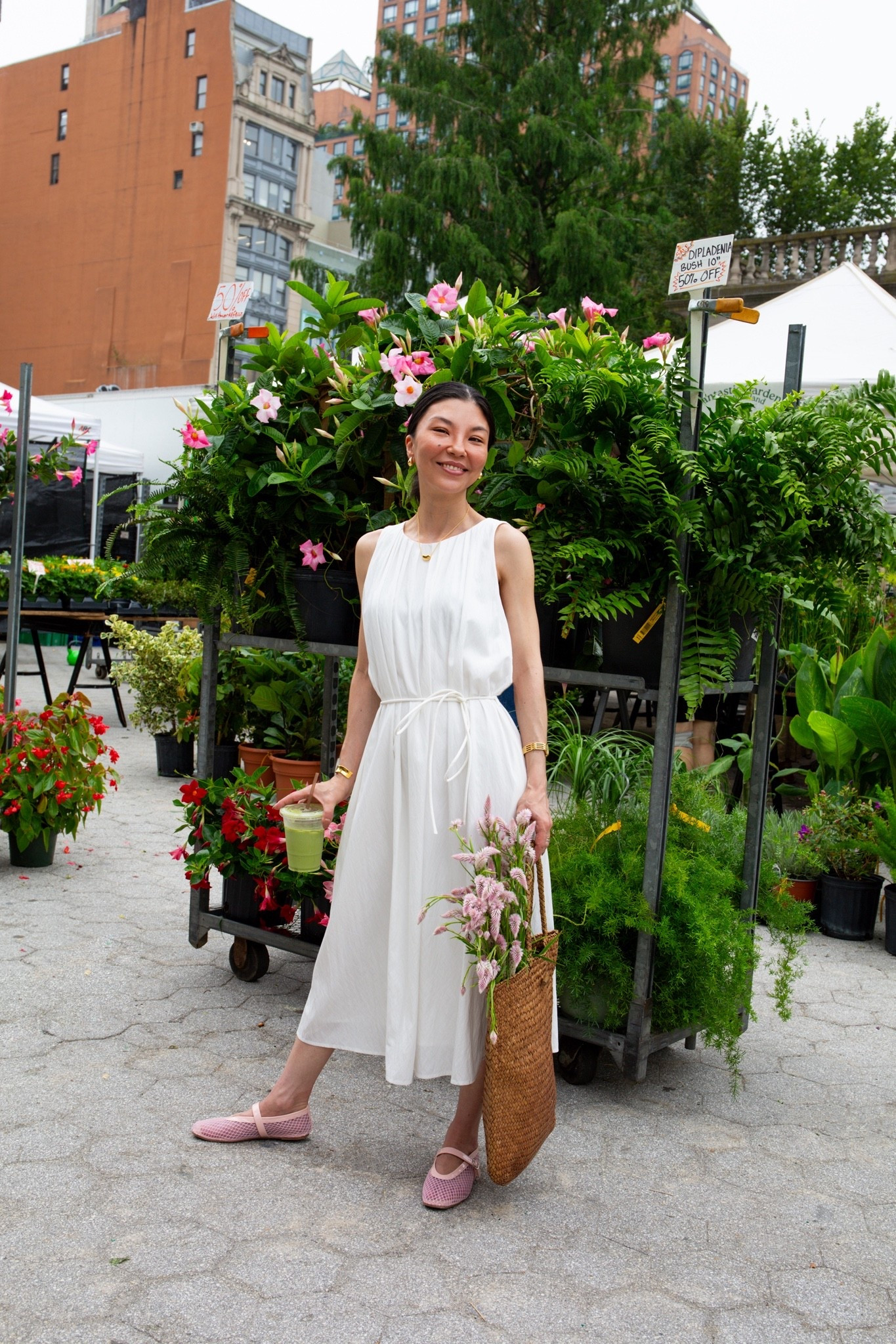 Summer 🌿🌺 dress
#whitedress #summerdress #farmersmarketoutfit #casualchic #streetstyle



#LTKOver40 #LTKStyleTip #LTKSeasonal