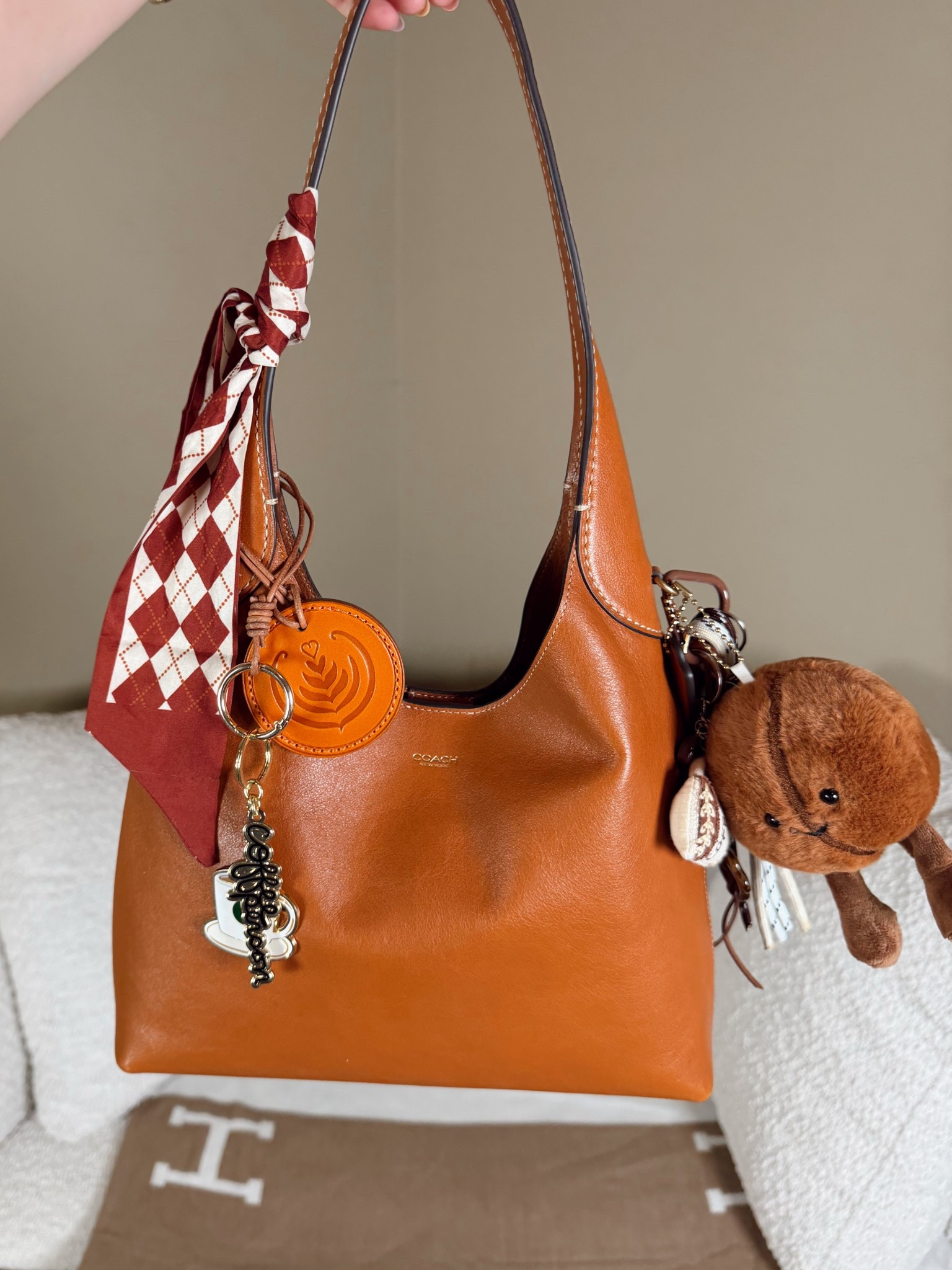 Bag of the day 🧡
Coach Brooklyn 28 toffee
Coffee bean plush bag charm
Coffee latte leather bag chem 

#LTKNYFW #LTKdayinmylife