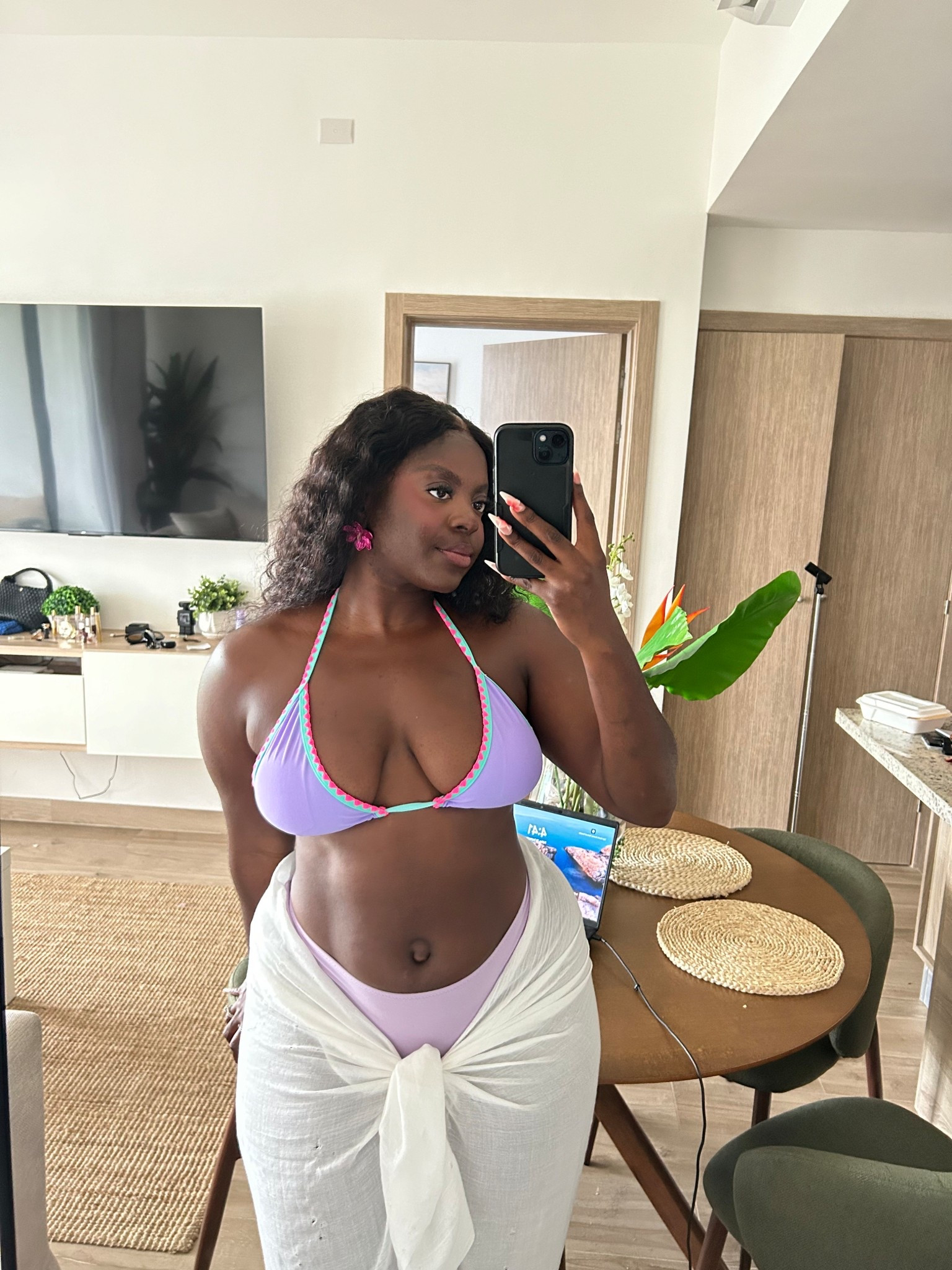 Bikini outfit 💜

Top - medium 
Bottoms - large 