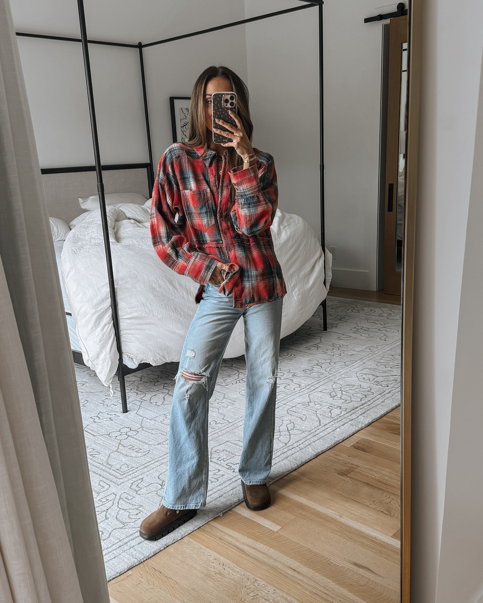 this adorable flannel is the BEST quality! 💯 such a pretty color combo and not too heavy! 🙌🏻 runs big 