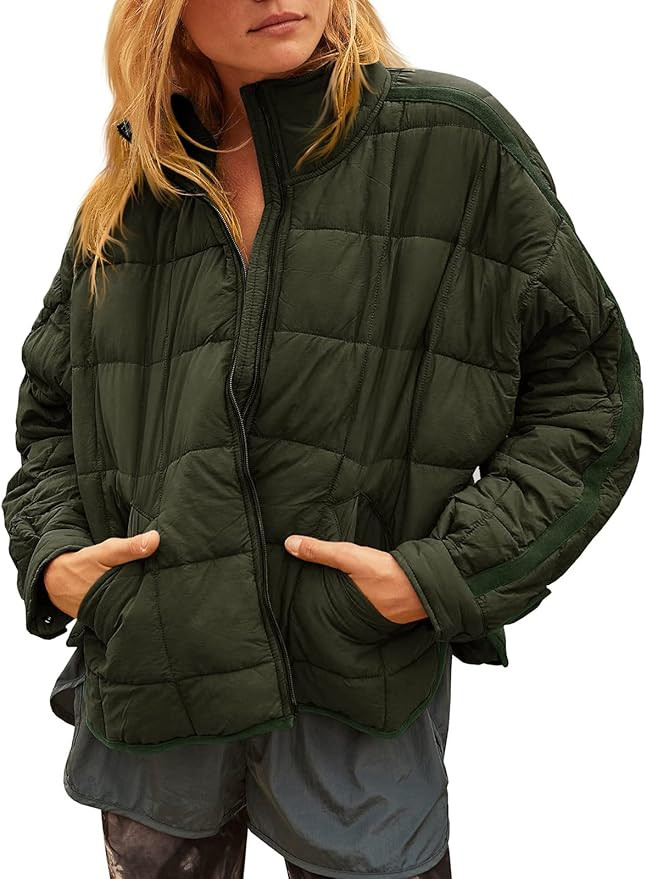 Aiopr Women's Oversized Lightweight Down Coat Long Sleeve Zip Packable Short Puffer Jackets | Amazon (US)