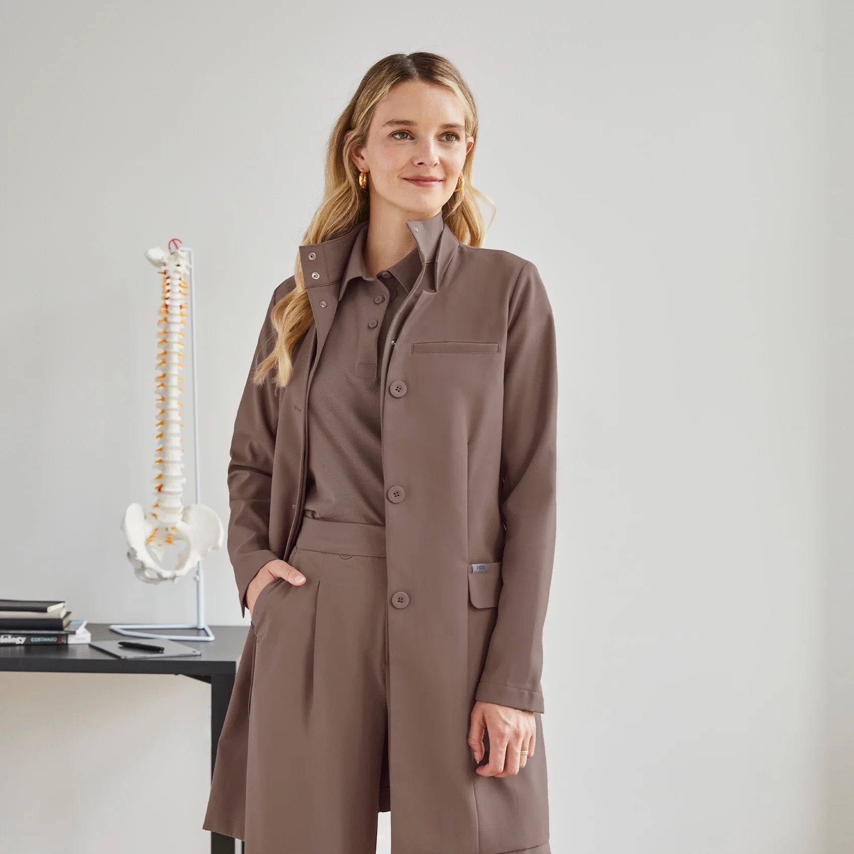 Women’s FIGSPRO™ Lab Coat - Oak | FIGS