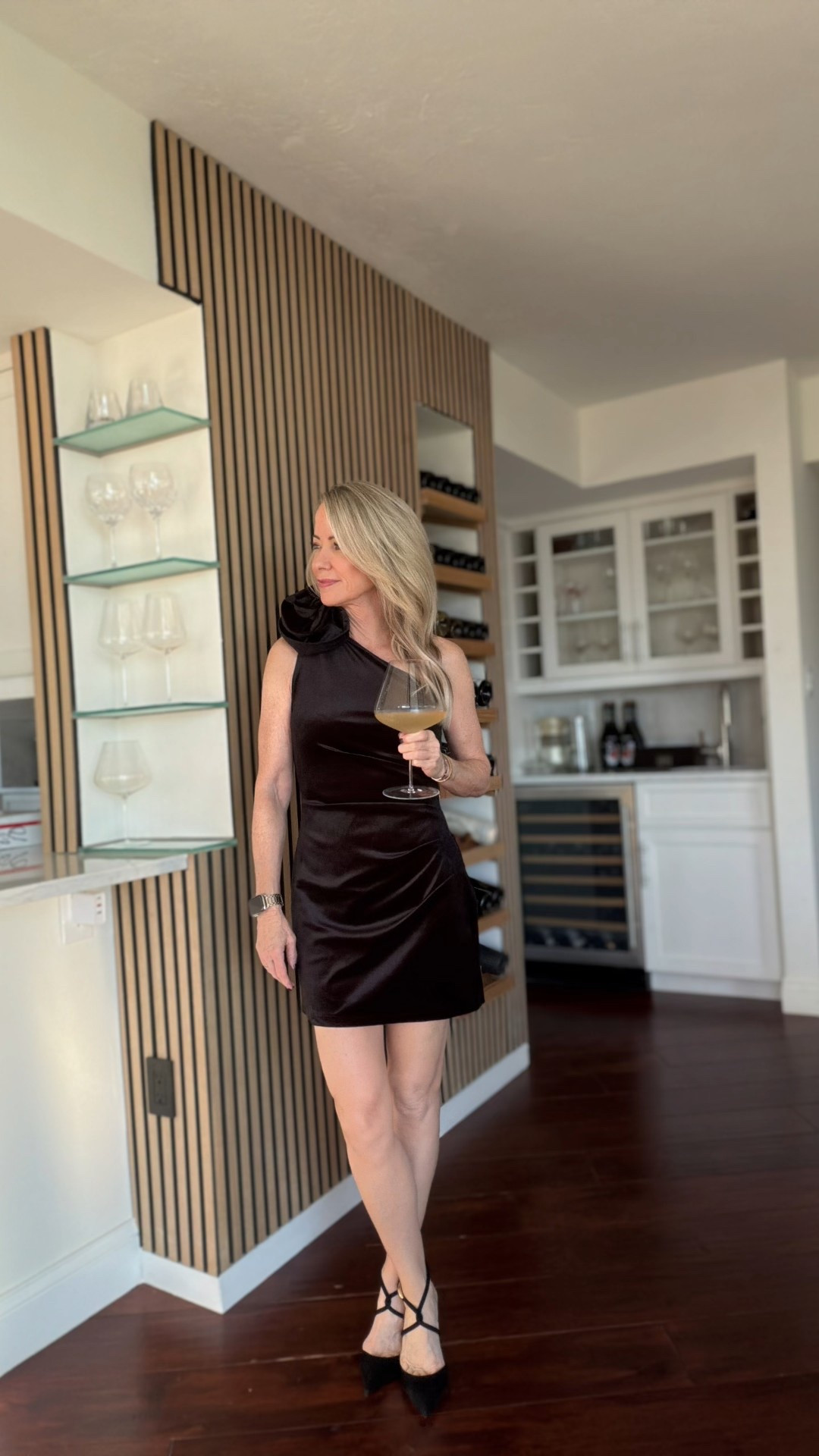 A little velvet goes a long way 🖤
This one-shoulder mini is flattering, feminine, and perfect for date night or cocktails. Linking my exact look + heels. Dress on sale, under $100


#LTKValentine #LTKOver40 #LTKSaleAlert