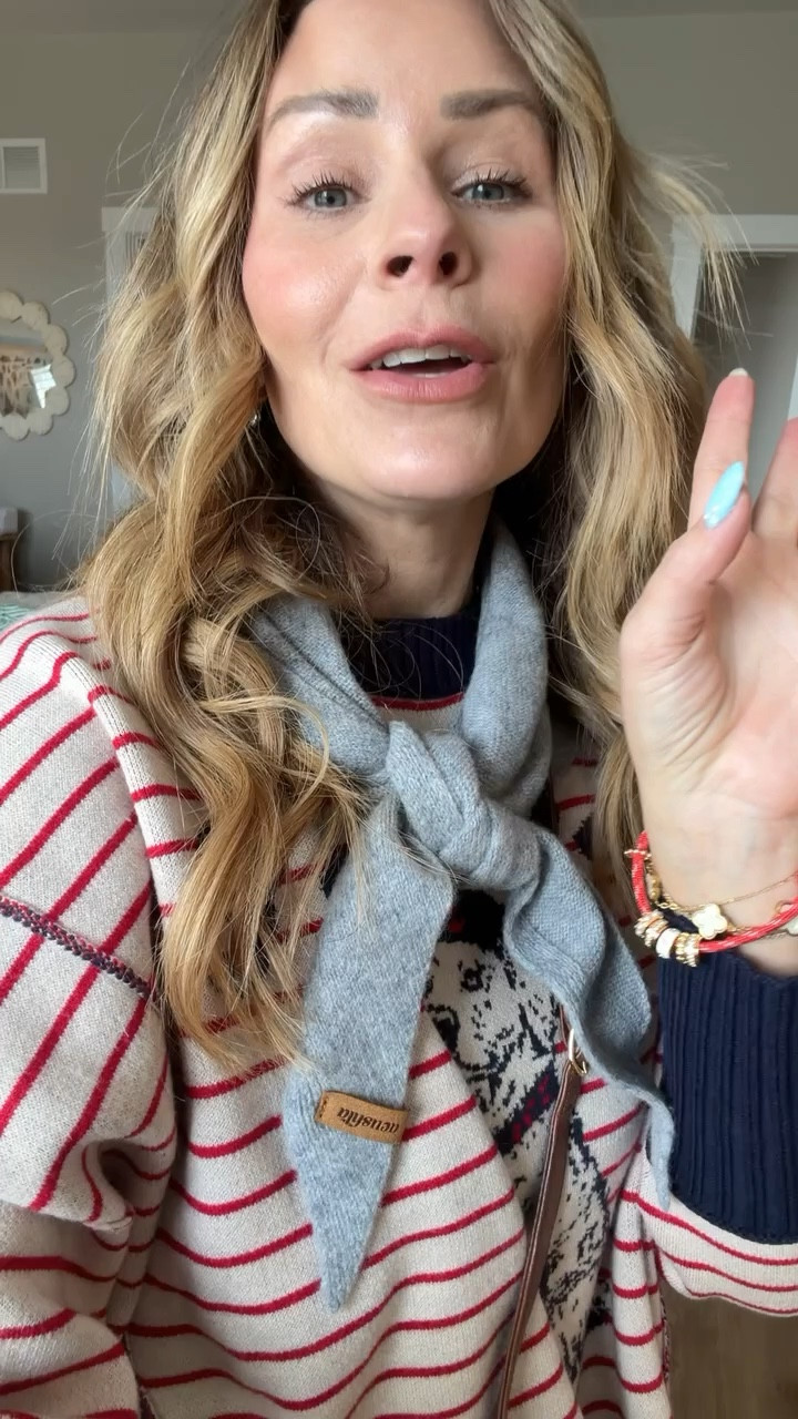 This outfit is what “I just threw this on” wishes it looked like 🤍
Lightweight layers, the comfiest wide-leg denim, and the little scarf detail that makes it feel styled without trying too hard.


wide leg jeans, cream denim, striped sweater, lightweight knit, casual chic outfit, spring outfit ideas, neutral outfit, everyday style, mom outfit, effortless outfit, French girl style, scarf styling, casual layers, petite friendly jeans