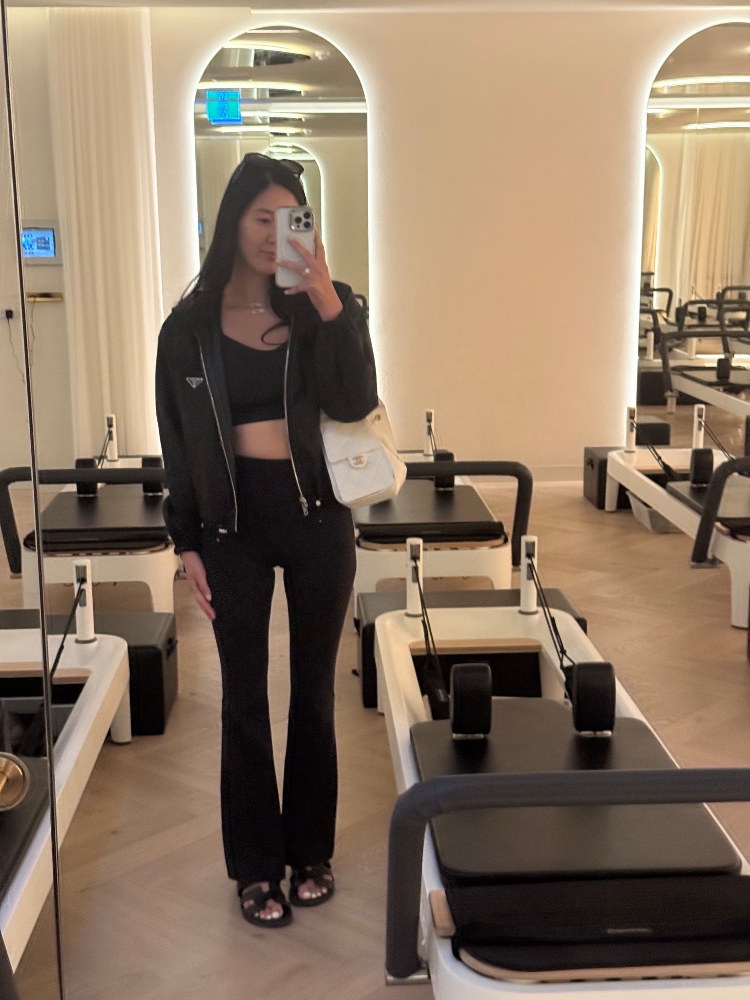 Comfiest crop top and pants! My go to Pilates and gym outfit ❤️

Size up for the top and I’m a size 4 for the pants 