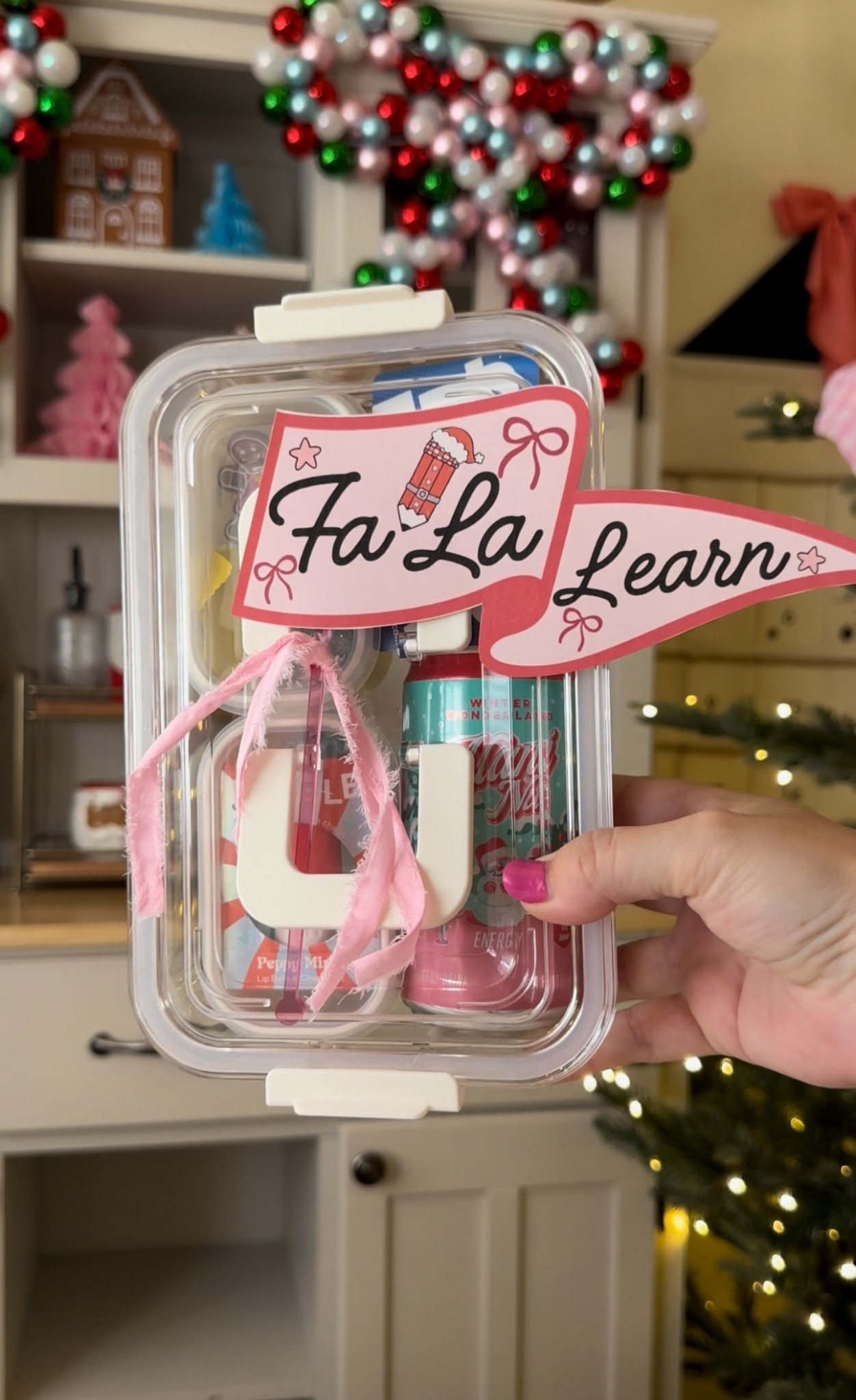 Maybe I’ve never seen a snackle box with lids but this blew my mind! This mini $5 snackle box is perfect for a small gift if you don’t want a big version. 

#LTKHoliday #LTKGiftGuide #LTKSeasonal