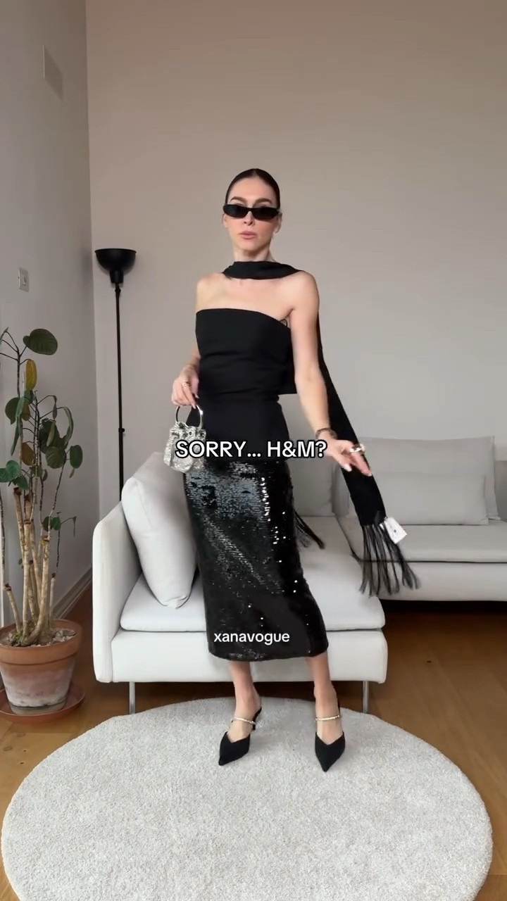 In my party wear era 🍾🥳 

🔎 party, party wear, total black, black outfit, sequins, sequined skirt, top, black top, H&M fashion. Xmas, Christmas style, ootn, trendsetter, wiw