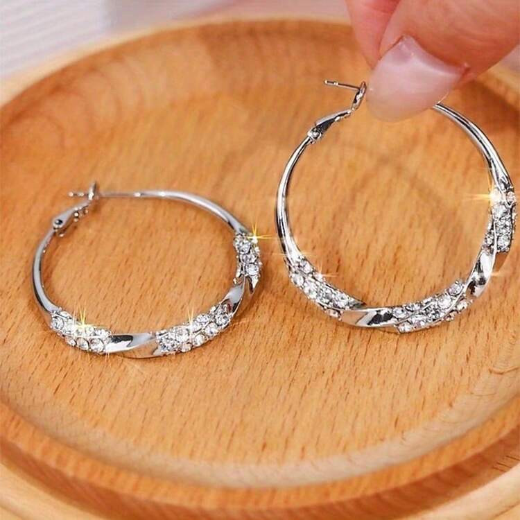 A Pair Of Twisted Geometric Earrings, Exquisite Women's Accessories - High-Quality Daily Wear, Essential Gifts For Commuting And Gatherings | SHEIN