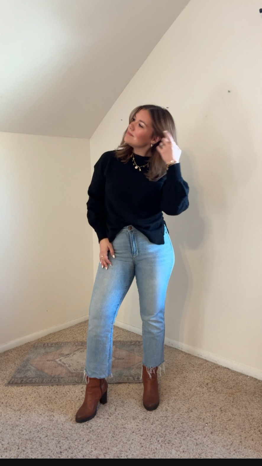 sweater weather edition | midsize, c-section pooch, mom of twins

#momoftwins #momstyle #momfashion #csectionpooch #confidence #confident #sweater #oversizedsweater #momlife #motherhood #fallfashion #fallstyle

#LTKMidsize #LTKSeasonal #LTKStyleTip