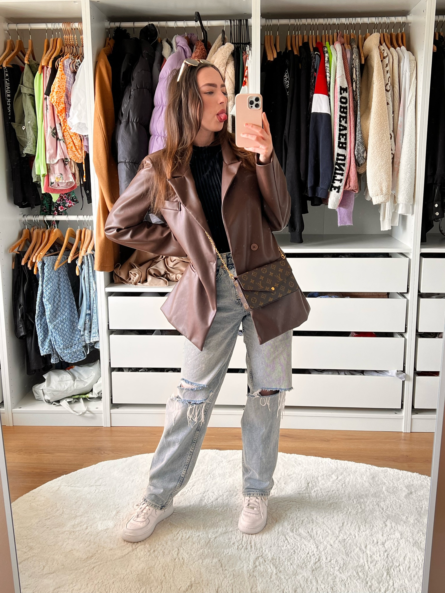 Brown faux leather blazer outfit 🤎✨

#LTKstyletip #LTKfit #LTKeurope