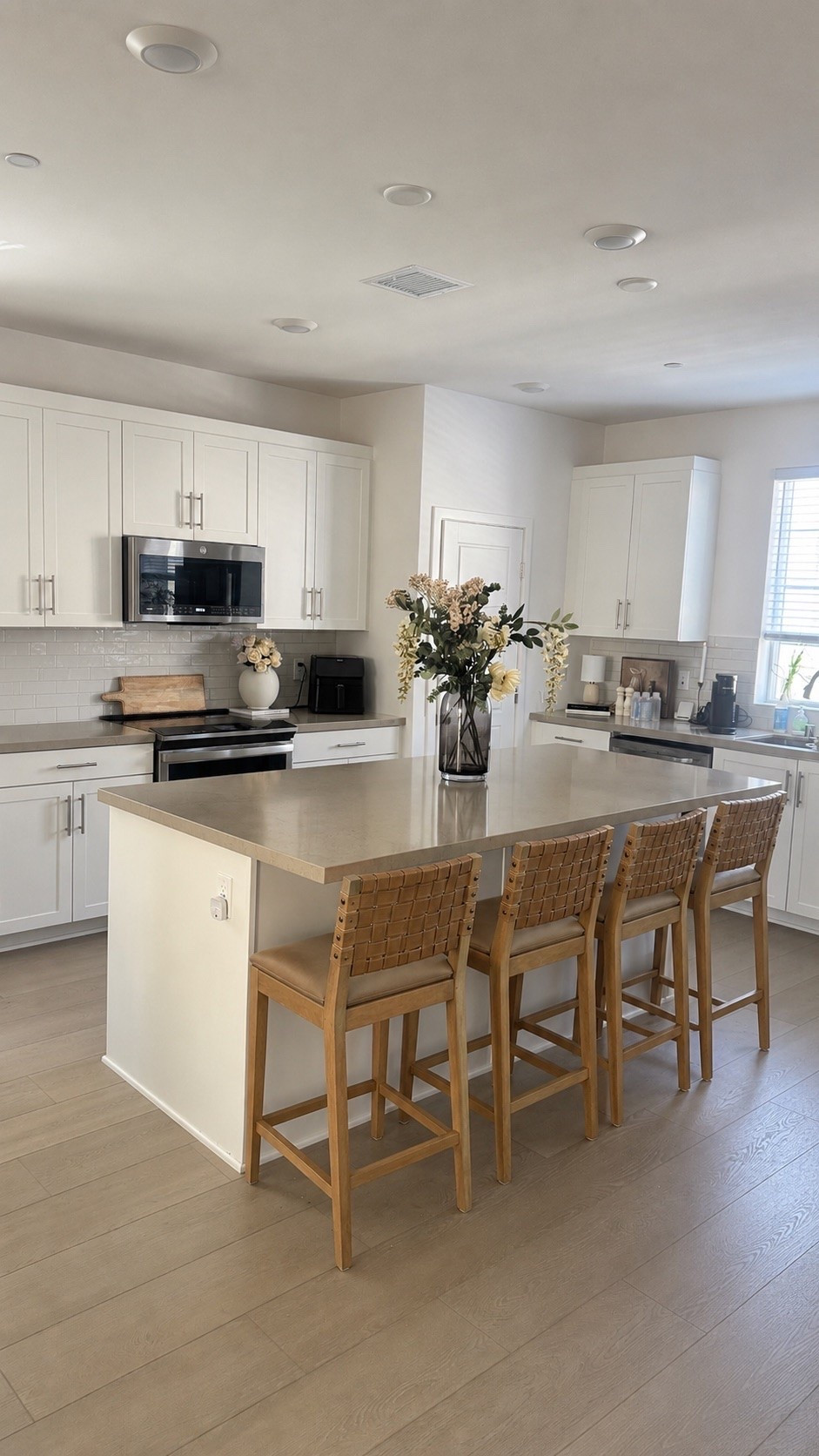neutral kitchen barstools!

#kitchen #kitchendecor #kitchenbarstools #barstools #nathanjamesbarstools

#LTKSaleAlert #LTKHome