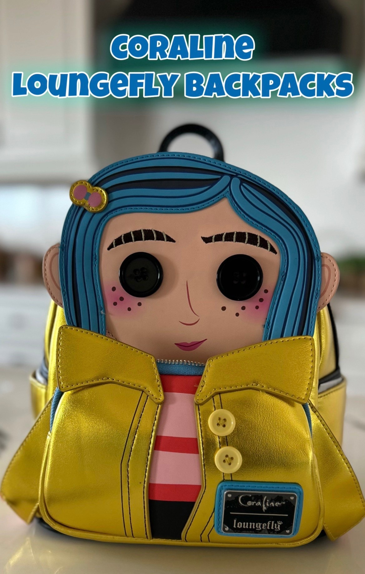 Okay but the BUTTON EYES 😳🖤

This Coraline Loungefly is next-level iconic. The metallic yellow raincoat, striped shirt details, and those glossy black button eyes?! Obsessed is an understatement.
