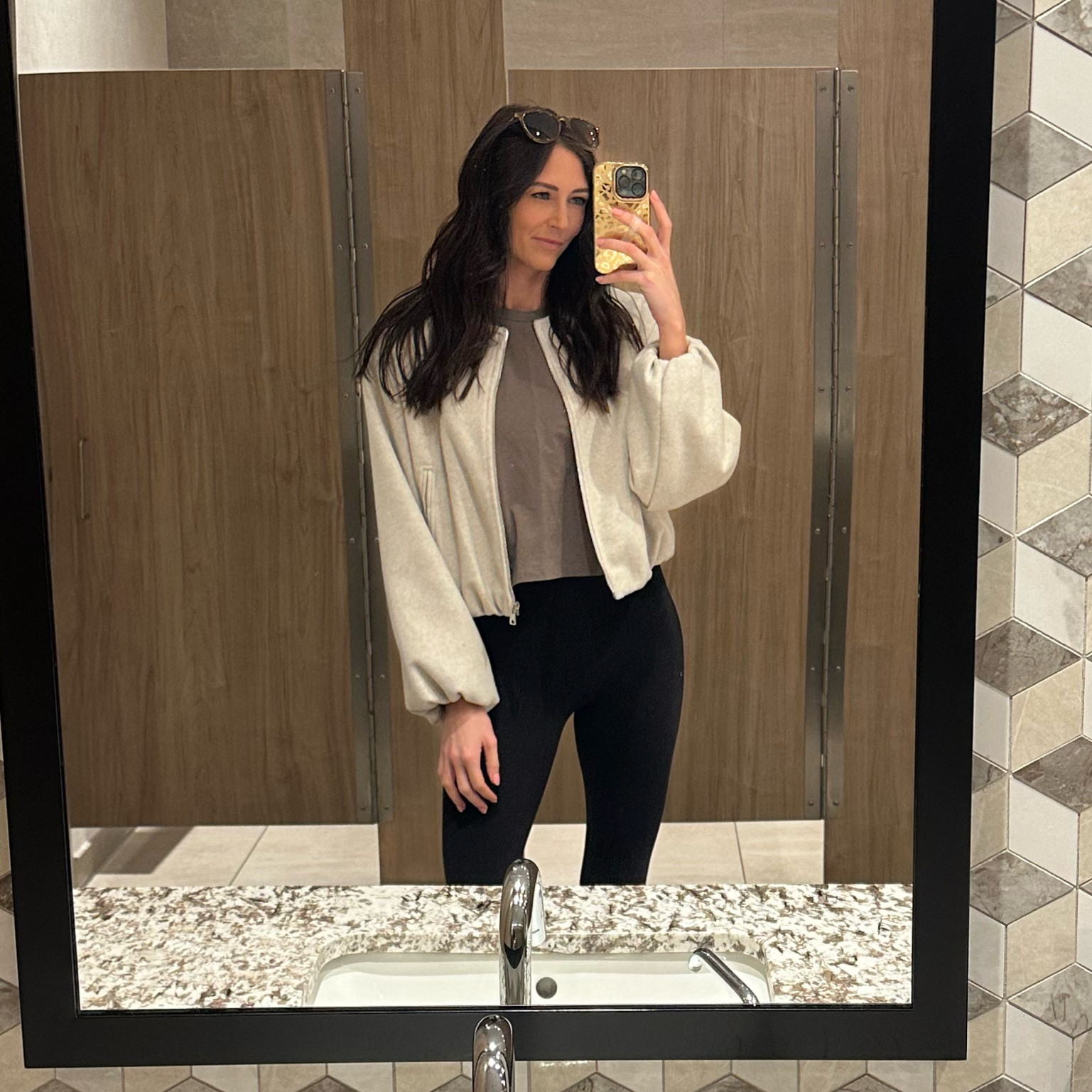 Arizona travel outfit
Zara bomber jacket
Lululemon tank
Lululemon leggings


#LTKActive