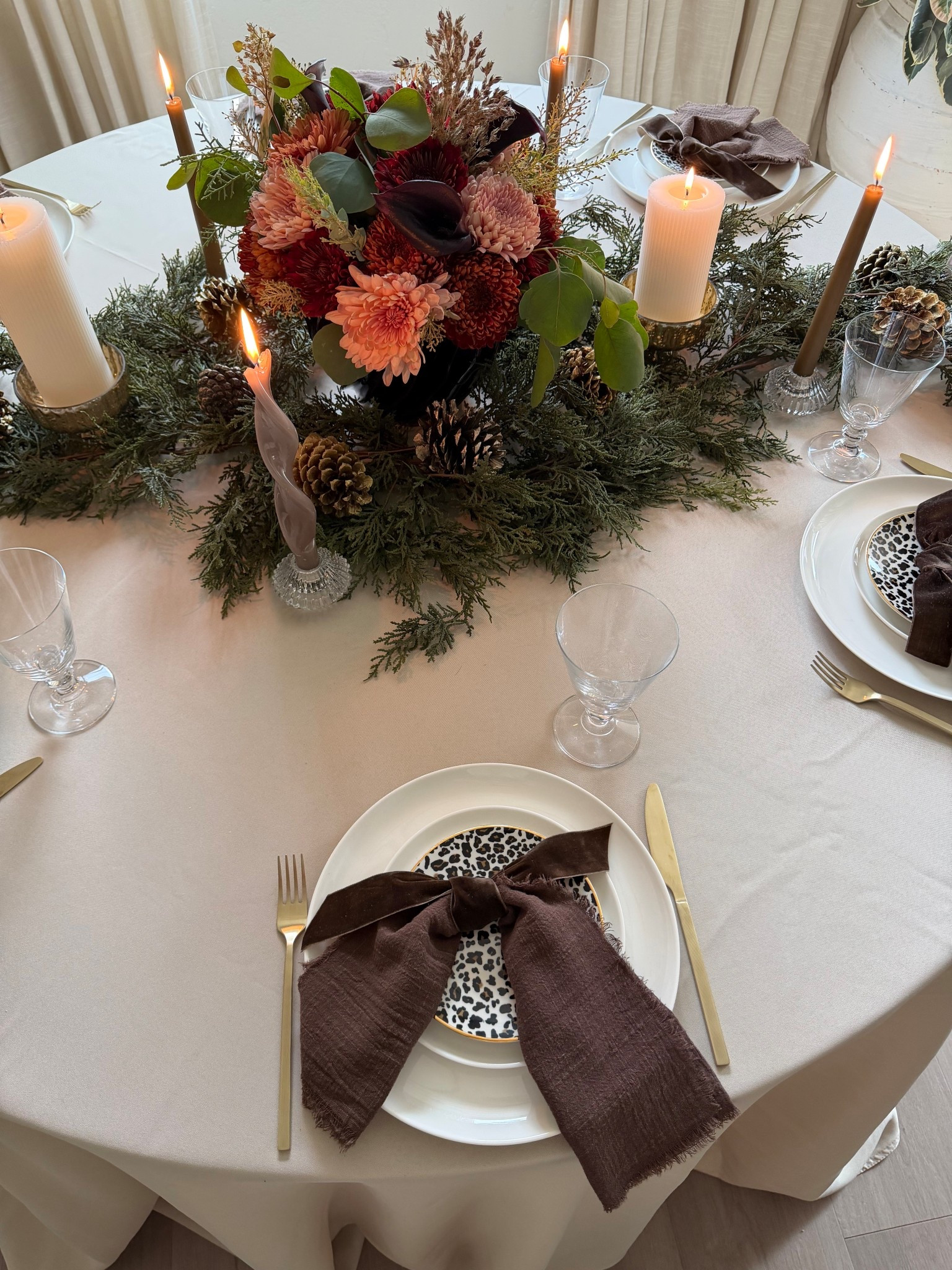Holiday table 

#LTKCyberWeek #LTKHome #LTKHoliday