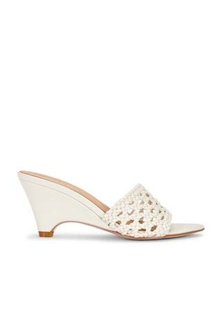 Favorite Estela Wedge in Ivory

              
    
        
        
            Favorite Button | Revolve Clothing (Global)