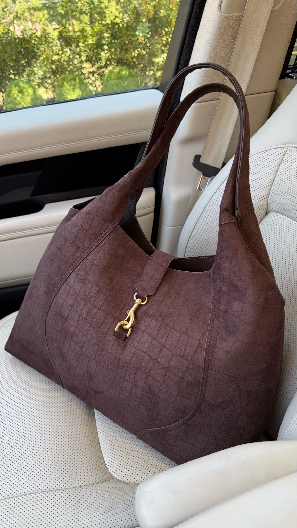 Fall bag, suede bag, fall outfit

#LTKootd #LTKSeasonal #LTKWorkwear