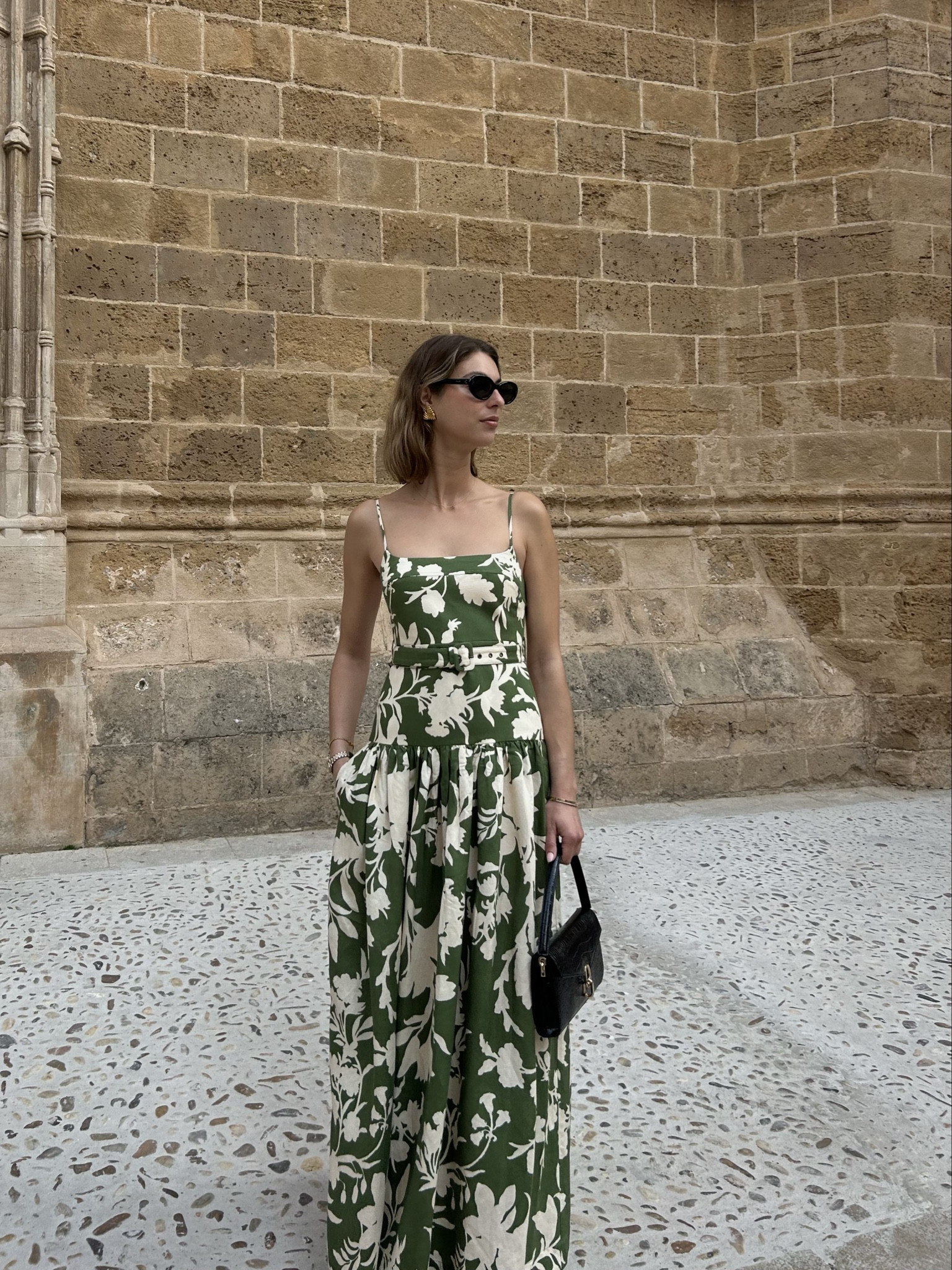 More long summer dresses please! Love a flower print, gets me very excited for summer and longer days

Paired with a black bag and red velvet flats
#summerdress #weddingguest #aninebing #shonajoy #longdress #greendress #easterbreak #eastergetaway