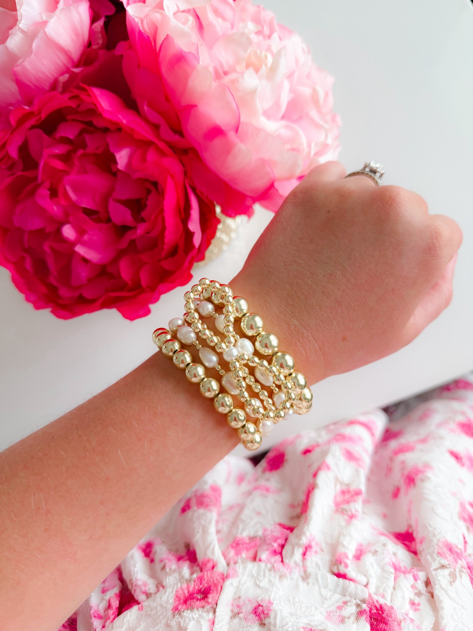 I’m a sucker for a gold bracelet stack - this is my new favorite one! 😍🤍✨🎀 It’s handmade, it’s heavy which makes it feel so luxurious, & the detailing is beyond gorgeous! #cocosbeadsandco #ad

Gold bracelet / gold bracelets / gold bracelet stack / bow bracelet / date night / summer accessories 

#LTKMothersDay #LTKootd #LTKgrwm