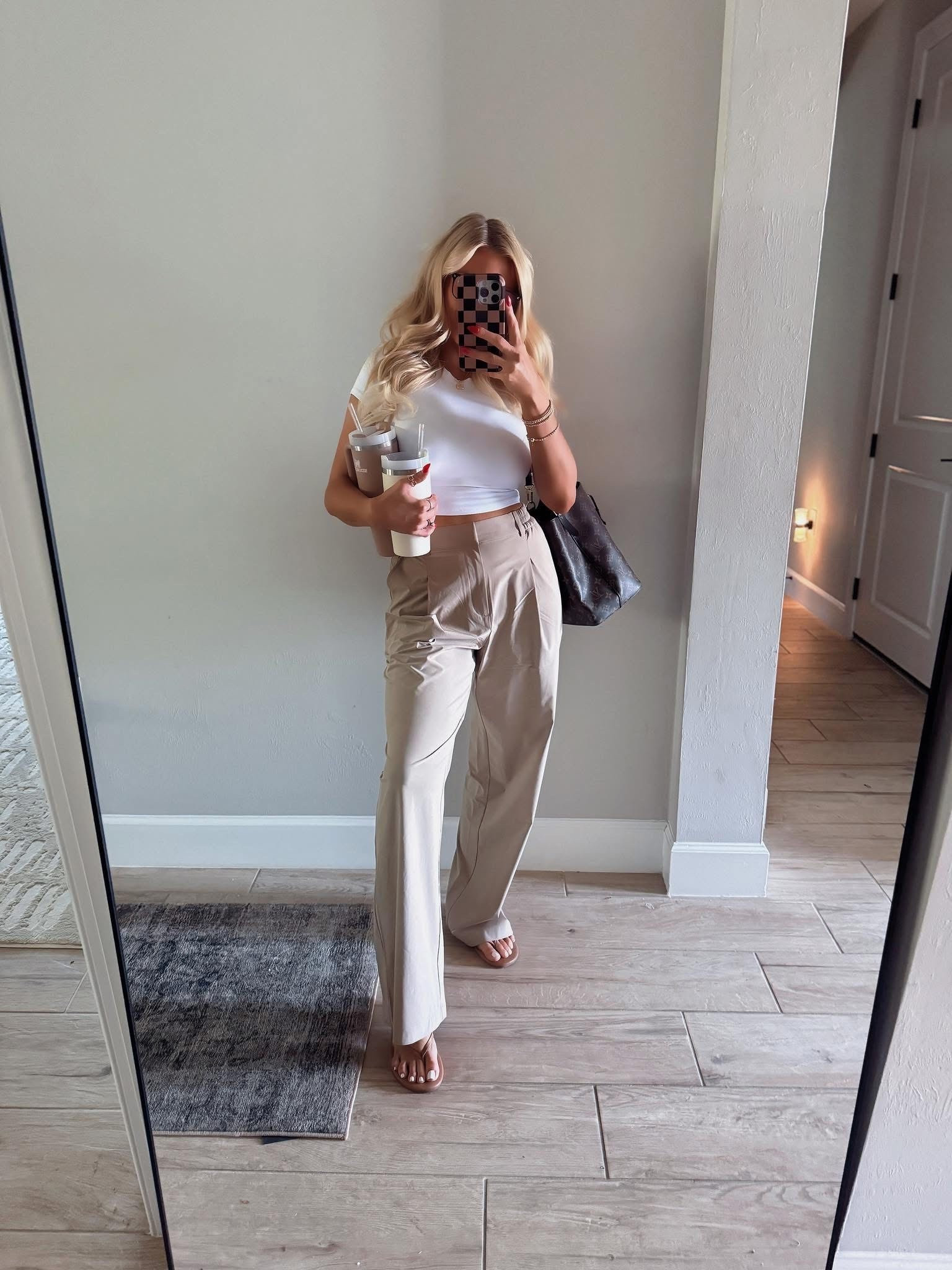 I wanna tell you I don’t love these trousers but they’re literally a dream! Perfect for work, meetings or just an elevated casual vibe! 🔥

Stretchy and run big, I did a small and could have done an XS! 
