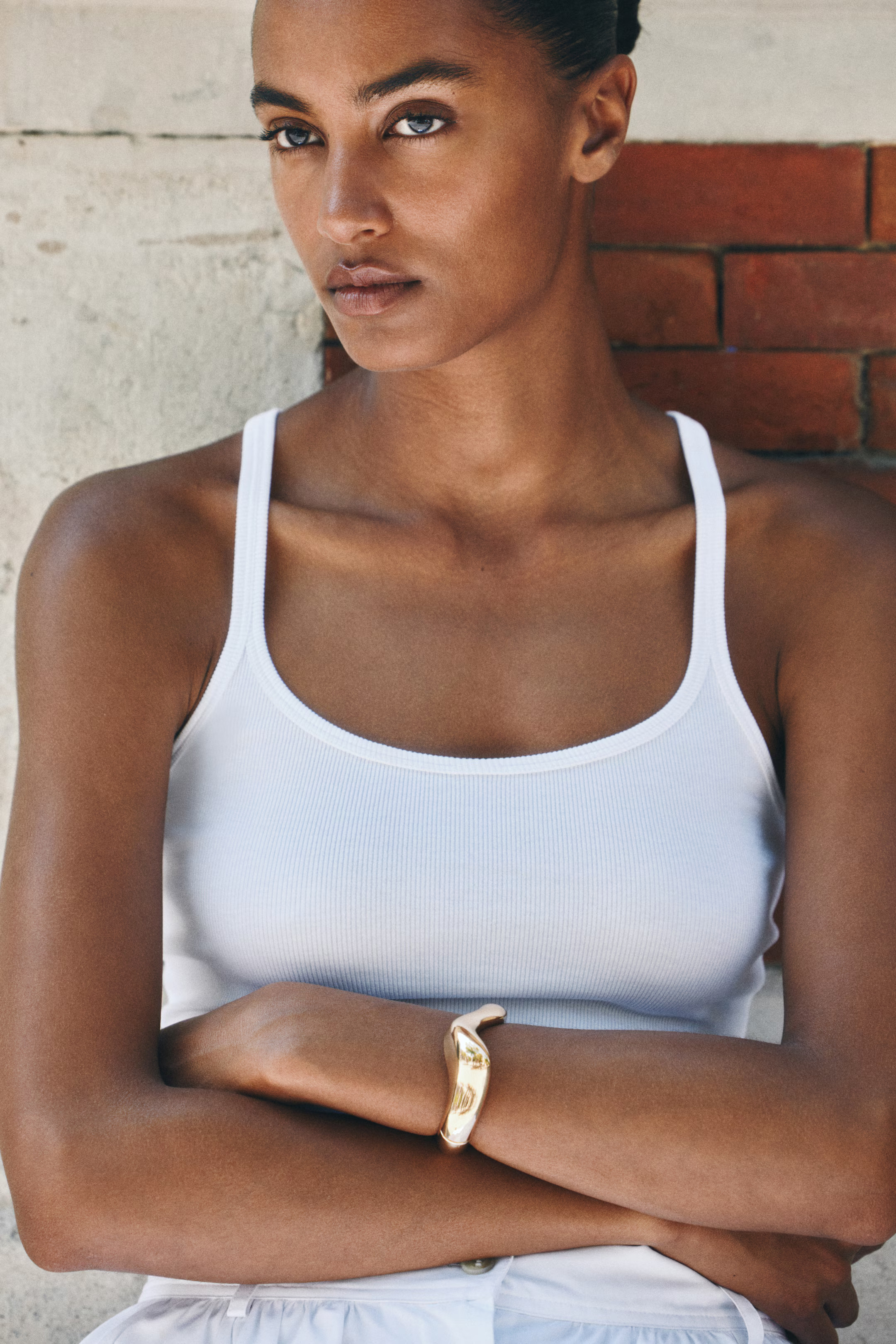 Asymmetrischer Armreif mit Scharnier | H&M (DE, AT, CH, NL, FI)