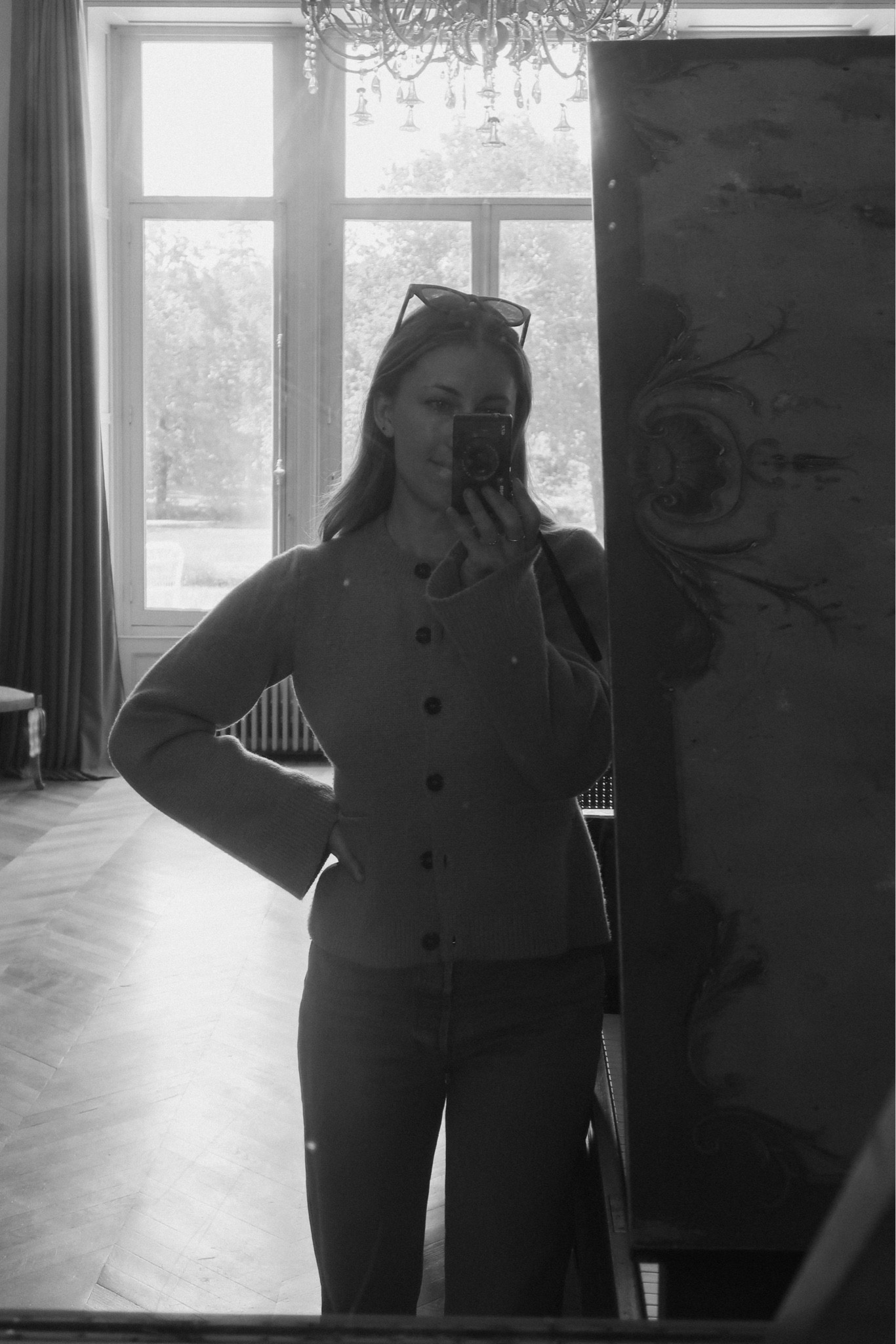 Casual travel day in Jenni kayne and Agolde denim with YSL cateyes  