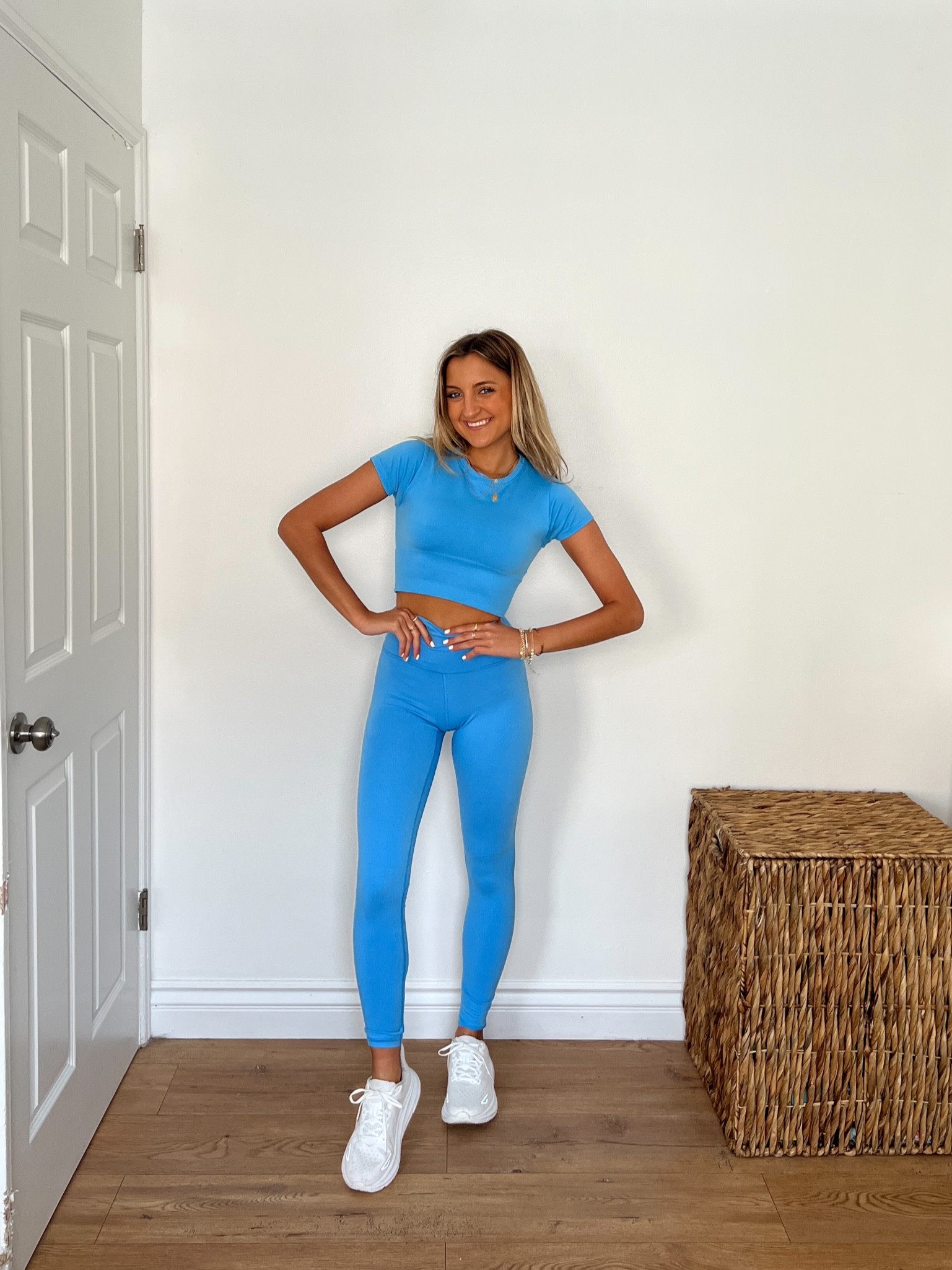 New workout outfit from Aerie. Loving this bright blue 🤍