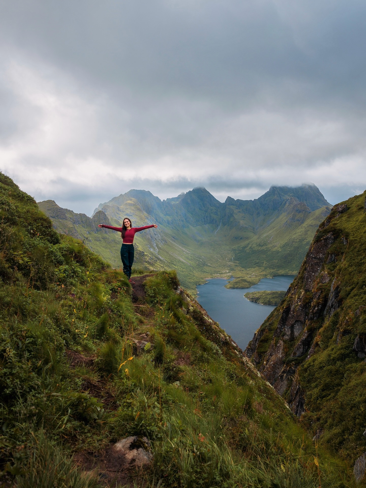 Feeling on top of the world here in Lofoten, Norway ⛰️🥹

.
.
📸: w/ @kevin.peters91
#lofotenislands #norwaynature #visitnorway #sheexplores #girlswhohike #earthvisuals #mountainviews #northernnorway