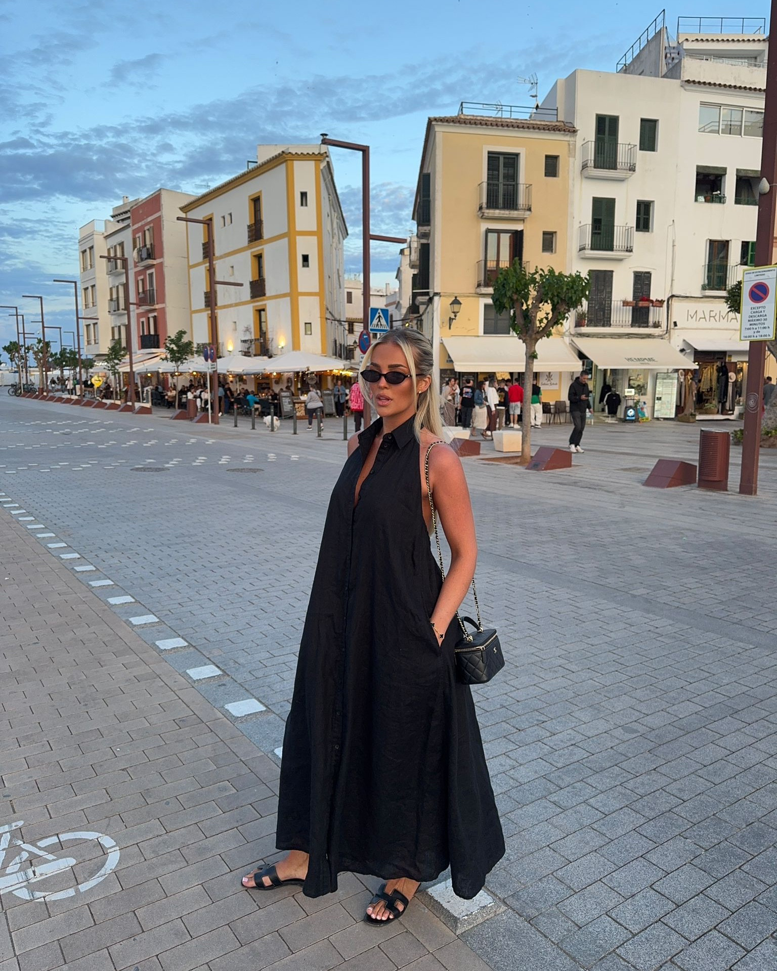 Zara dress 🍸

Summer outfit, spring outfit, holiday outfit, holiday style, holiday dress, maxi dress, sleeveless dresss

#LTKdresses #LTKsummer #LTKuk