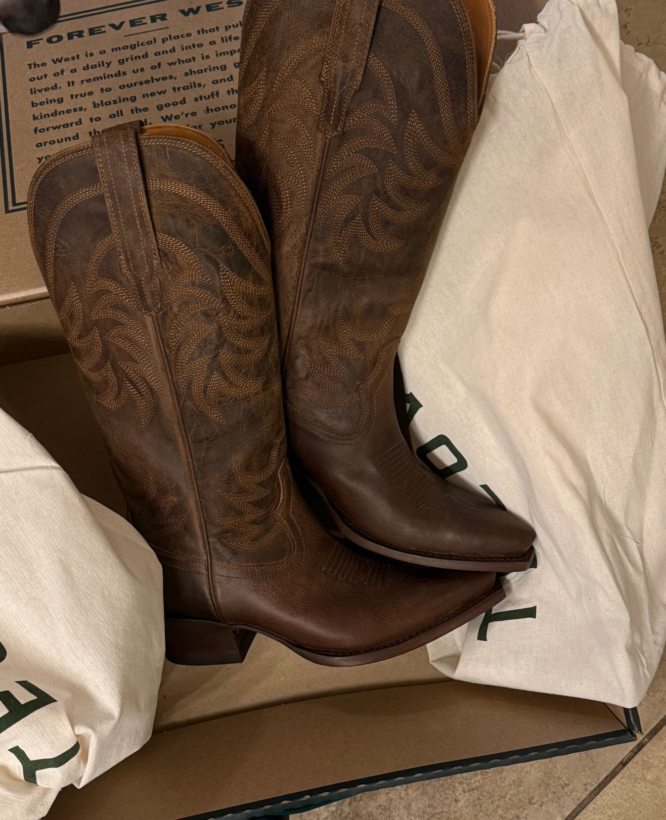 🤎👢🐴✨

#LTKootd #LTKGiftGuide