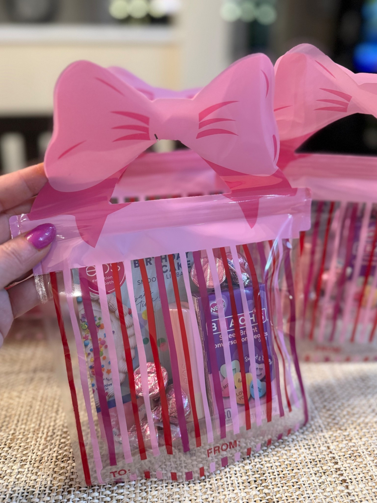 I found the cutest bow treat bags today at @Michaels! The 10-count pack is only $2.49! There’s also a red version! 🎀🎀

#LTKSaleAlert #LTKSeasonal #LTKValentine