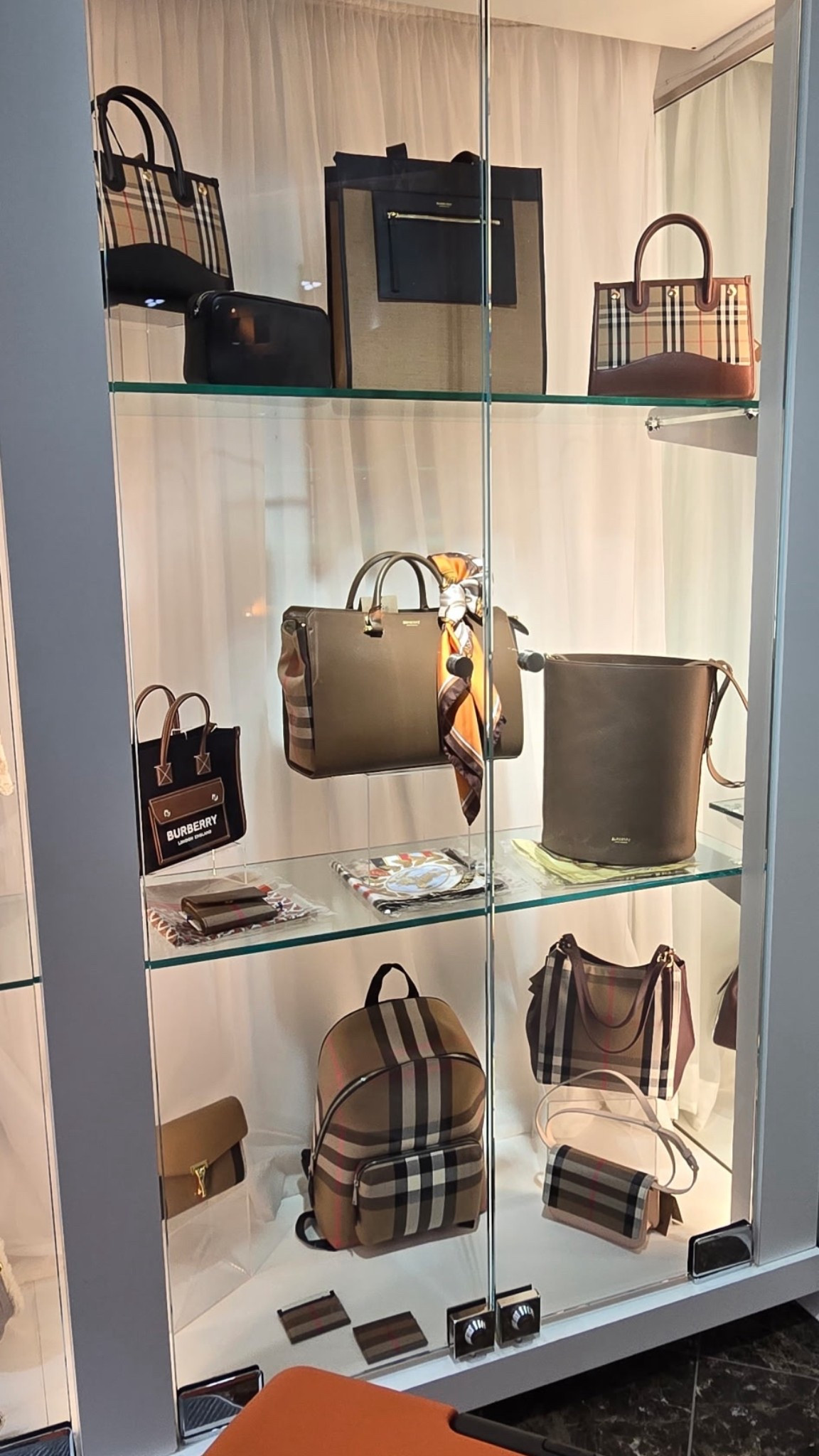 Day at the shop 👏

#burberry #luxuryitems #purses

#LTKStyleTip #LTKSaleAlert #LTKWorkwear