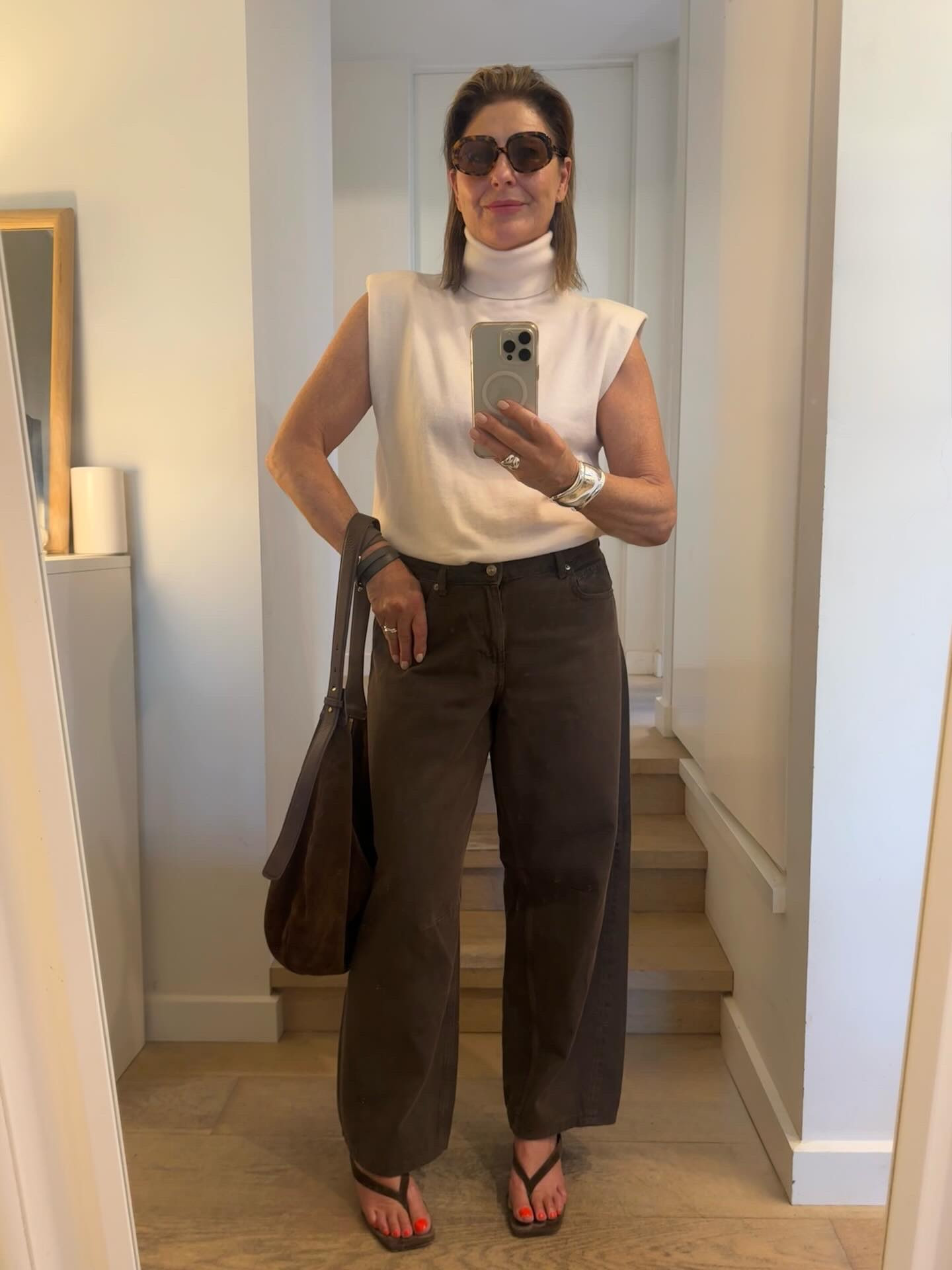 Did you nab a pair of brown barrel jeans last winter ? Time to bring them out again !

They’re a key piece for winter ✔️
so damn comfortable✔️
As cool as blue jeans but a little jooshier. ✔️
As chic as brown pants but a bit more casual.✔️
Wear with heels, flats or sneakers✔️

The sleeveless or short sleeve knit : 
perfect for this cooler weather ✔️
thrown on, no need to iron ✔️
Skims but doesn’t cling ✔️
Wear hanging out or tuck in ✔️
The shoulder pads make it cool, take it to another level , give good shoulder✔️
Hint : just buy some shoulder pads, put into any top ✔️

You need brown jeans & a knit top in your life ! Shop my picks right here 
