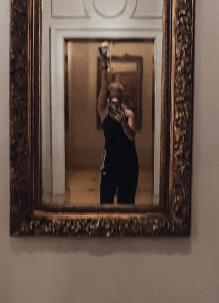 it’s monday, witches. 🖤 i was up early, got in my tone babe workout straight from the issue™ — i swear it’s the easiest thing in the world to just open the plan, do the workout, and be done. i checked my 333 or 444 (today’s definitely a 444 kind of day — more food, more fuel, more everything). i’m about to take ollie for his walk, then finish with my own four miles in this crisp fall air before it disappears. i’m breaking in my new nikes — i posted them on ltk because honestly, they give way better support than my hokas. and now it’s all about setting the tone for a productive day. structure. energy. joy. always joy. 🖤