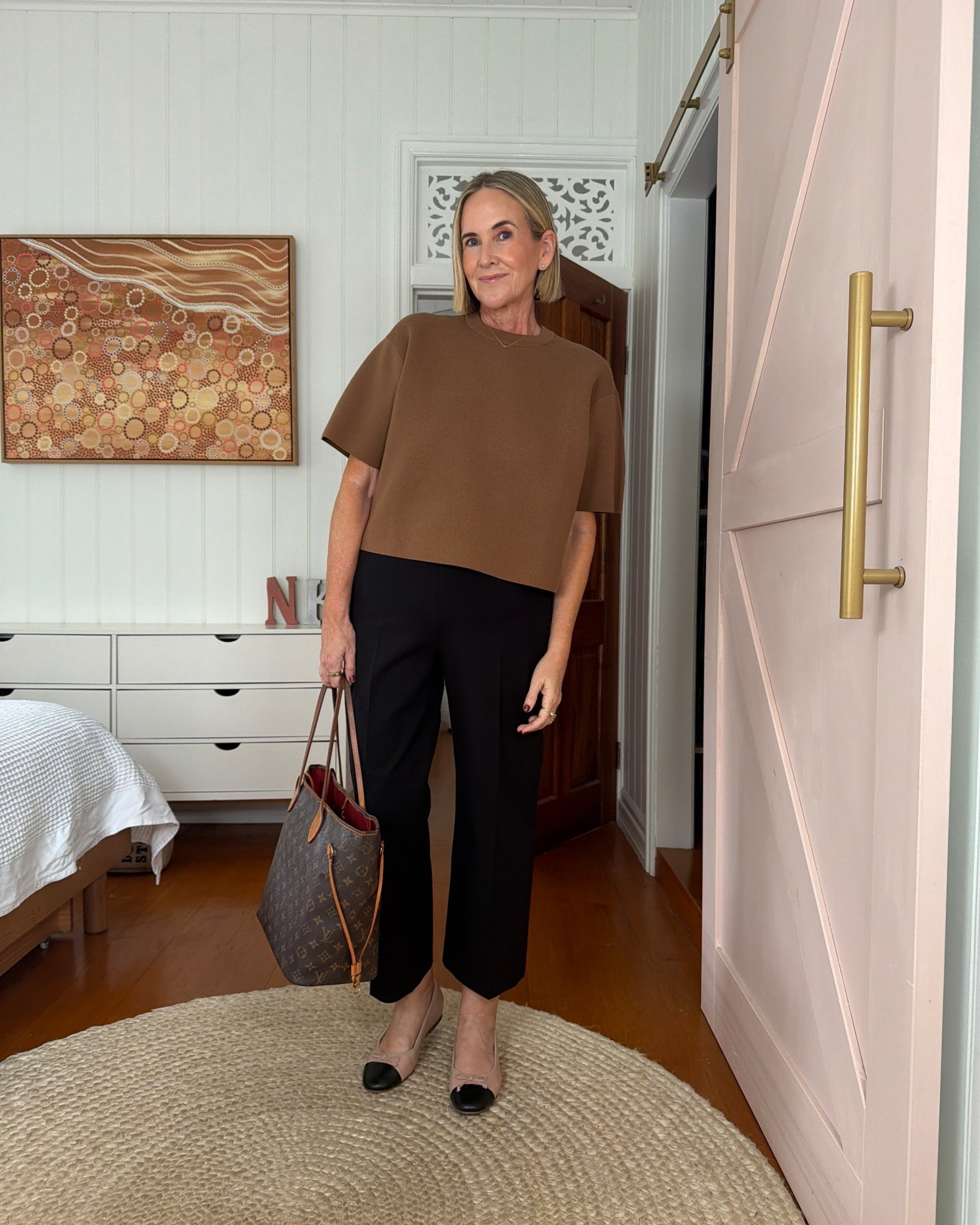 More 90s influenced minimalism. Can’t stop. Won’t stop.

Wearing size M in top (hope they restock!)
Wearing size 14 in the pants (tailored but with a stretch and size zip - perfect to wear now but also with boots in winter)

Shoes: FRANKIE4 Trinity flats 

#LTKaustralia #LTKover50style #LTKmidsize