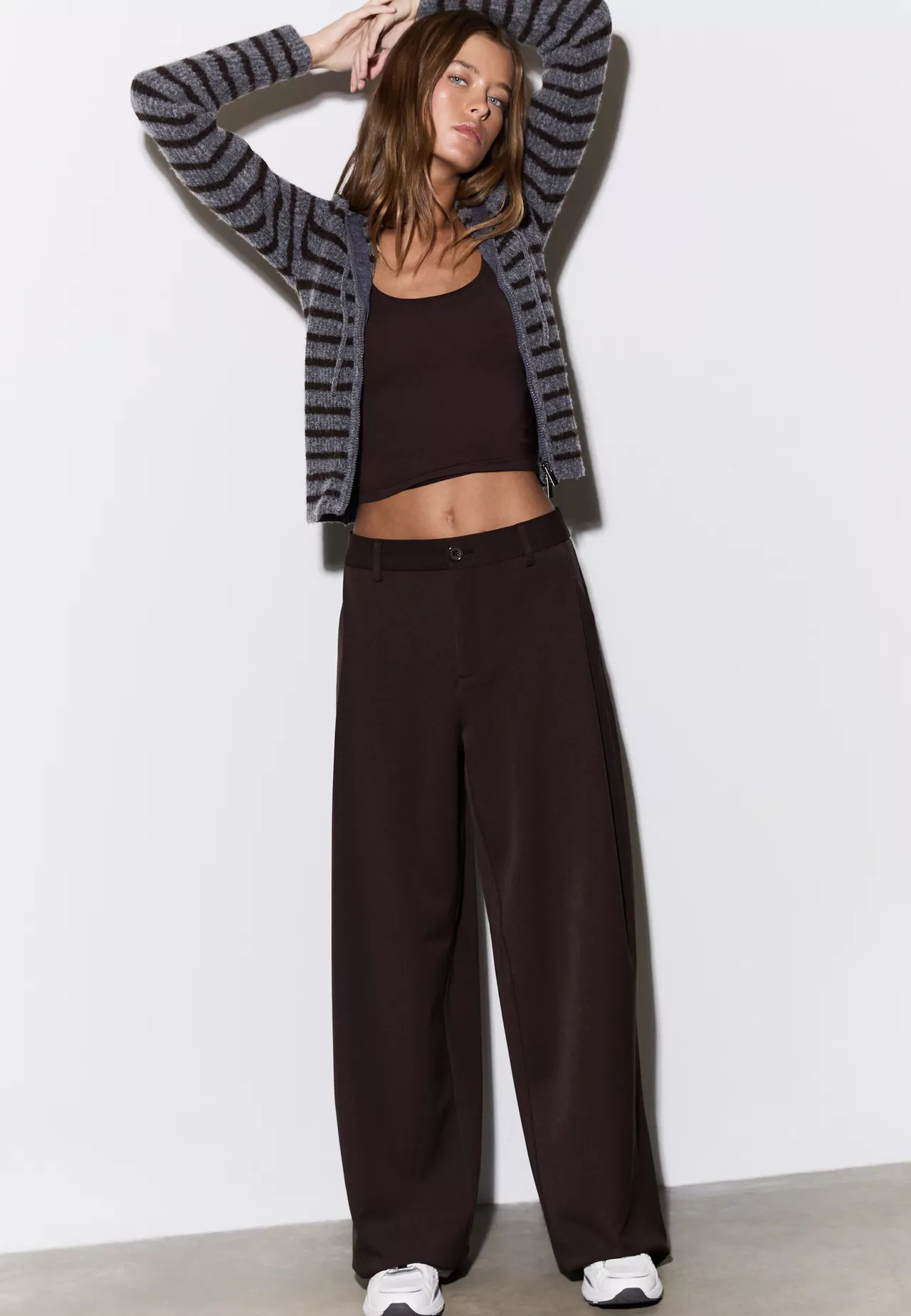 Barrel smart trousers with darts - Women's Mocacos Nuevo | Stradivarius United Kingdom | Stradivarius (UK)