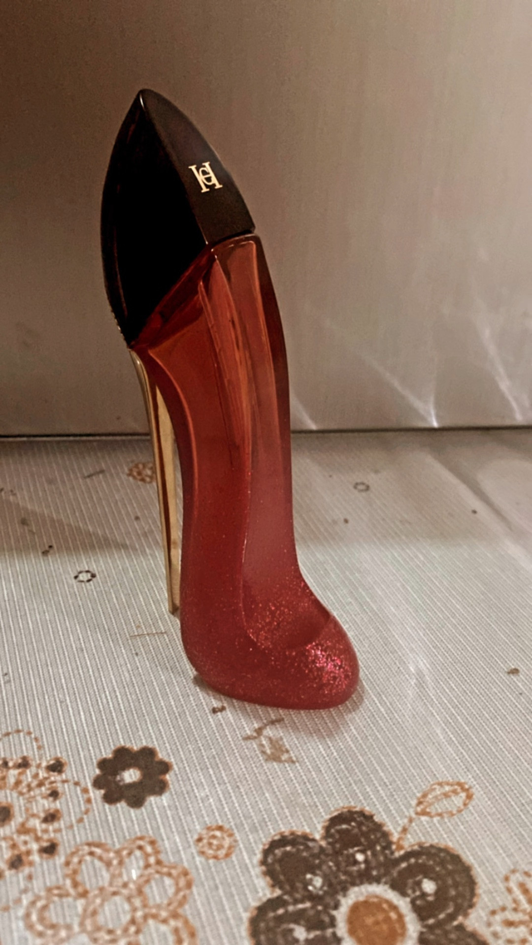 Perfume é muito singular né? Mais mesmo assim vim dar essa dica para vocês, comprei esse perfume Very Good Girl Glam Carolina Herrera e estou apaixonada, ele tem uma fragrância levemente adocicada e envolvente, não é enjoativa e tem uma longa duração. 

#LTKbeauty #LTKbrasil