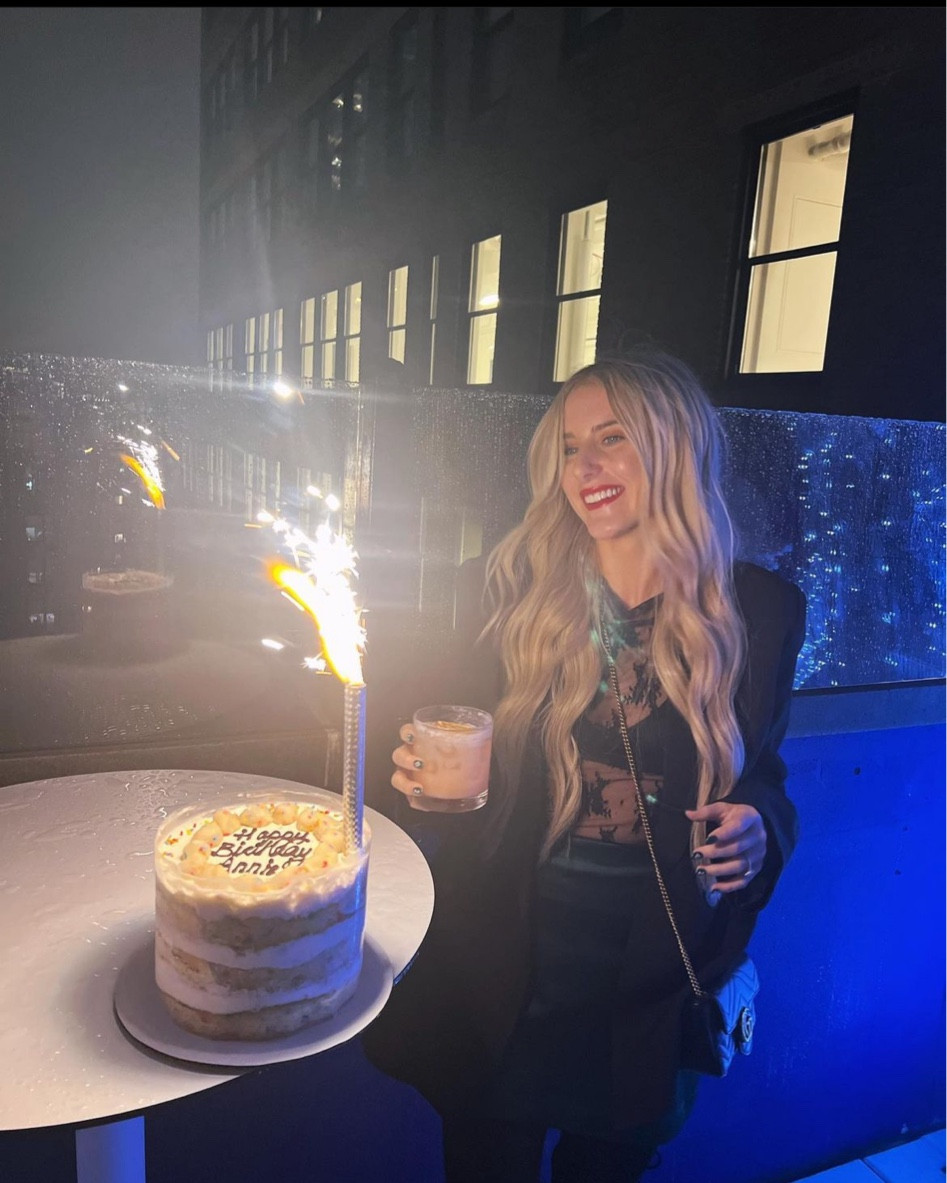 A birthday weekend in NYC 🎉 with the cutest outfit I loved wearing this 😍💕 #abercrombie 