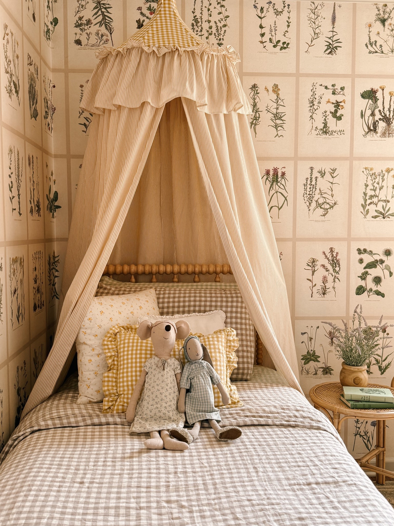 Piglet in Bed gingham bedding for Coco’s bedroom 🤍