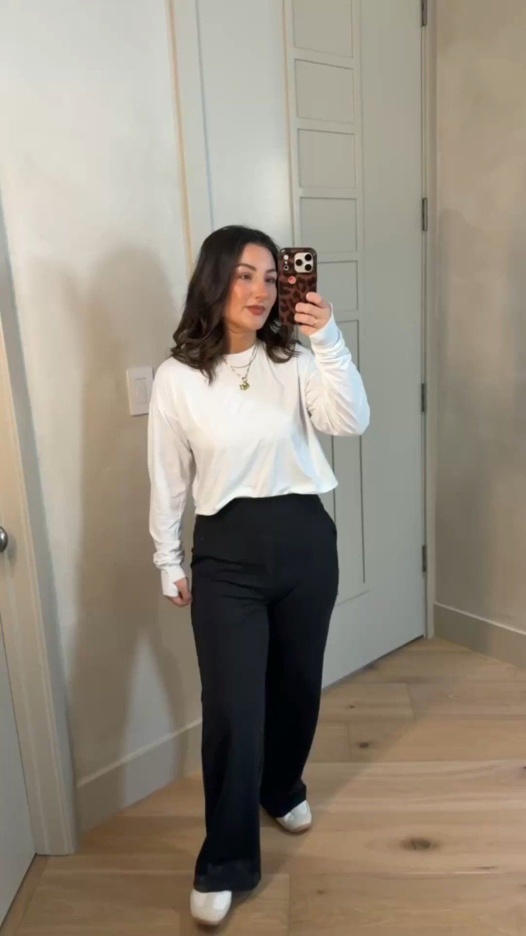 The top has UPF50 so you’re protected from the sun and it can be worn as a regular top or scrunched to help add shape!

I’m 5’0” 140’s wearing medium 27.5 inseam in pants and small in top!

#LTKootd #LTKActive #LTKPetite