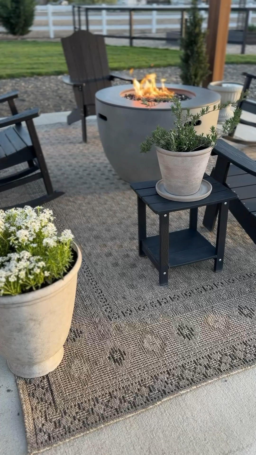 If you are looking for an outdoor rug, this is it. The texture and prinare a perfect combo! @loloirugs X @chrislovesjulia 

Rug Details:

Providence Collection
PRC-07 Dove 