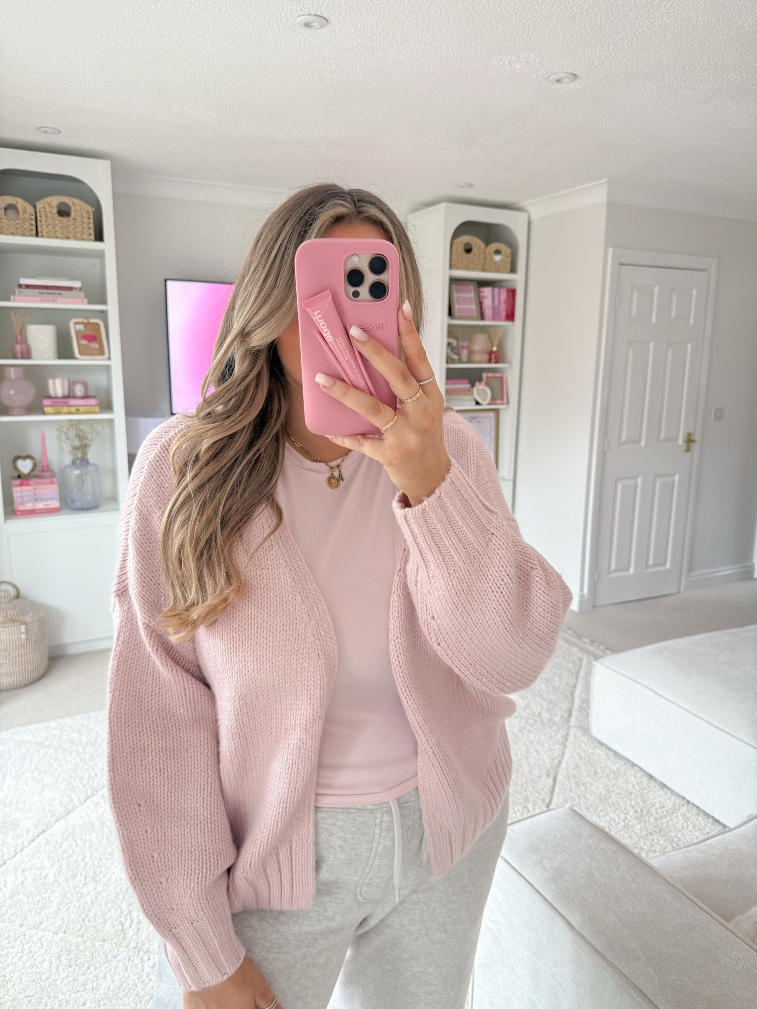 Pastel pink matching spring Hollister cardigan size xl and t shirt size xl 

#LTKeurope #LTKspring #LTKuk