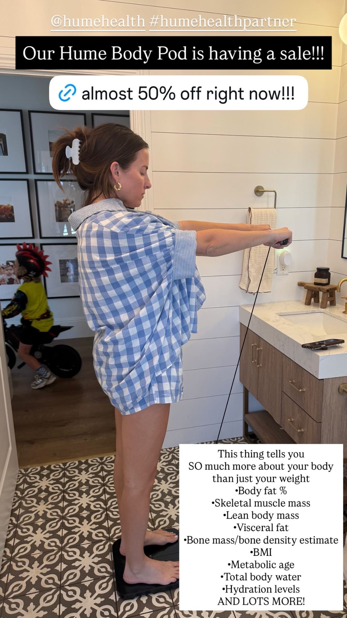 Our Hume Body Pod is having a sale!!! @humehealth #humehealthpartner  This thing tells you 
SO much more about your body 
than just your weight
•Body fat %
•Skeletal muscle mass
•Lean body mass
•Visceral fat
•Bone mass/bone density estimate
•BMI
•Metabolic age
•Total body water
•Hydration levels
AND LOTS MORE!