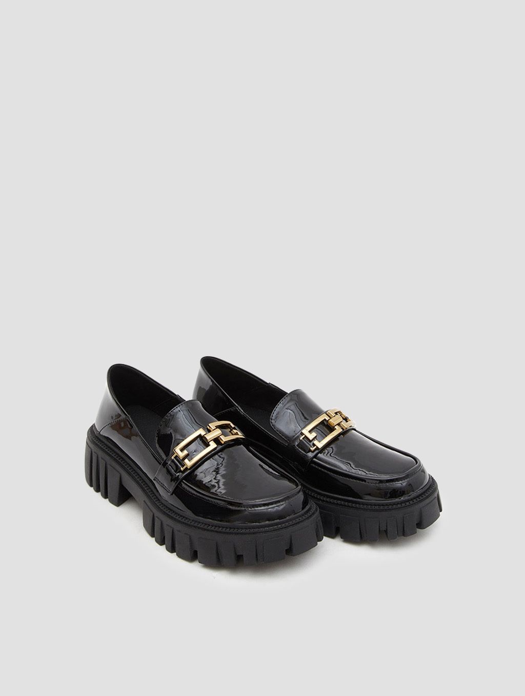 Shiny Leather Loafers With Chain | Lattelierstore