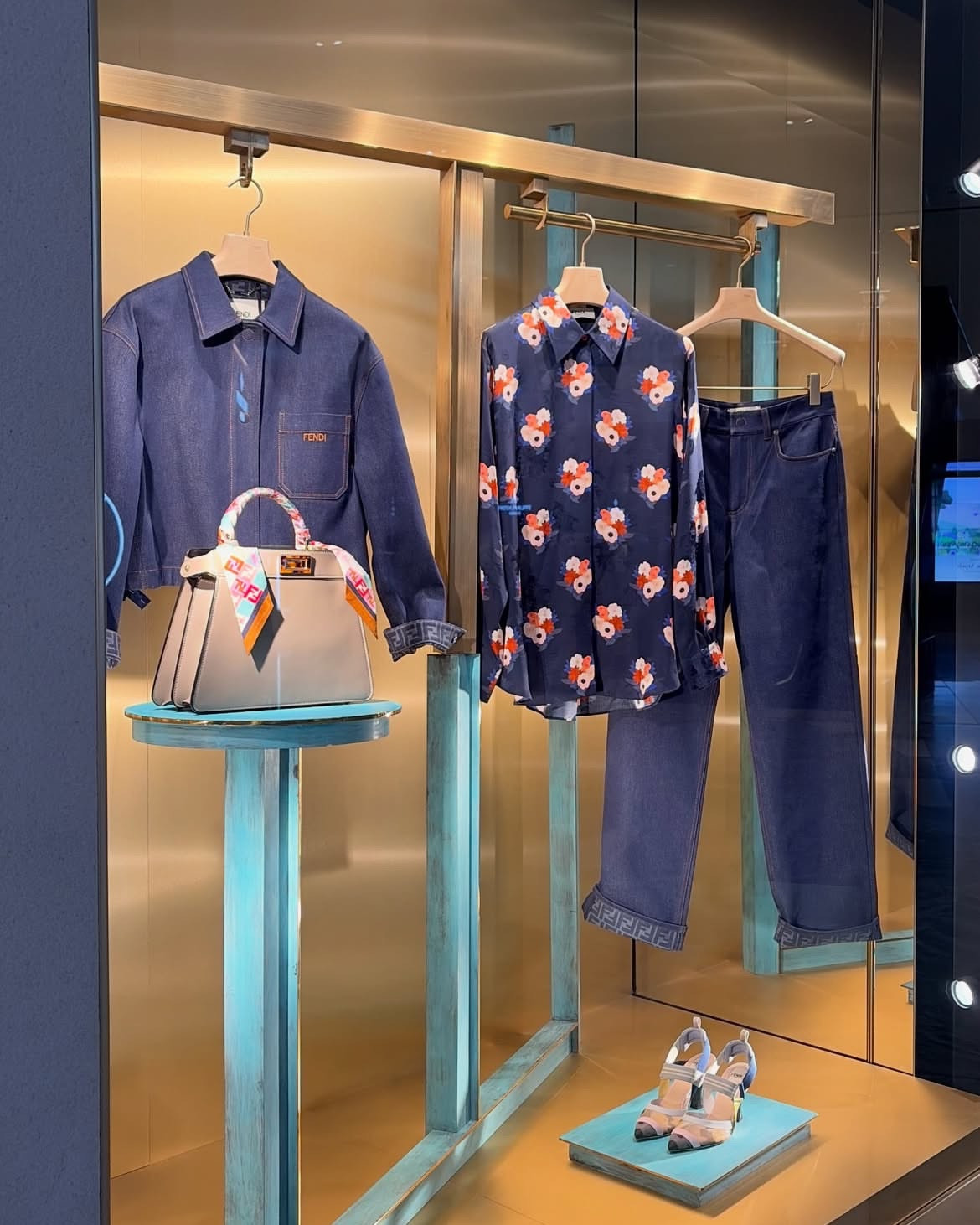 …
first ever stop in fendi and I can confirm that their pieces are indeed chic! 



#LTKgrwm #LTKvlog #LTKU