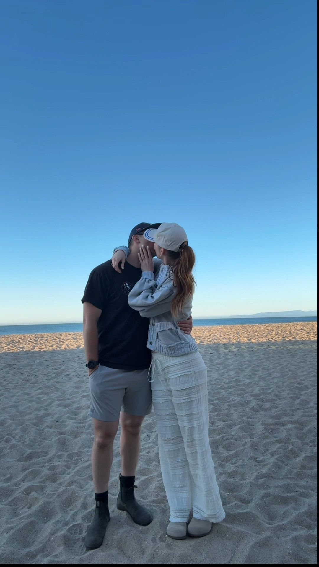 ❣️🐚 wearing XS in the cardi, M/L in the tank (it’s sooooo soft!), and size S in the pants 