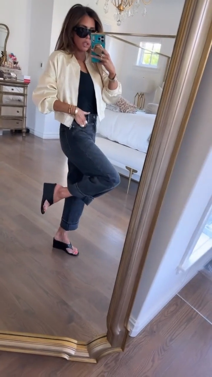 Little Zara OOTD! This bomber is fun! Wearing a small in the jacket and tank top. US 4 in jeans! 

Zara fashion, Zara finds, Nordstrom fashion, Fall outfits women, Business casual workwear, Teacher outfits, Autumn outfits, Bomber jacket, Barrel jeans, Gemme Beauty, Emily Gemma

#LTKNYFW #LTKSeasonal #LTKWorkwear