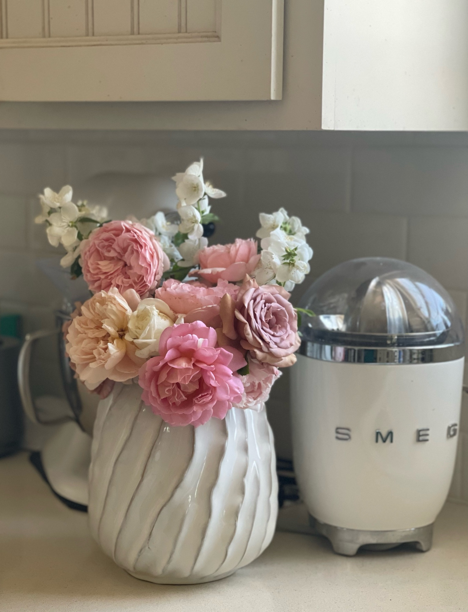 Valentine’s Day gifts. Juicer. White vase. Smeg juicer. ❤️💗❤️

#LTKGiftGuide #LTKhome