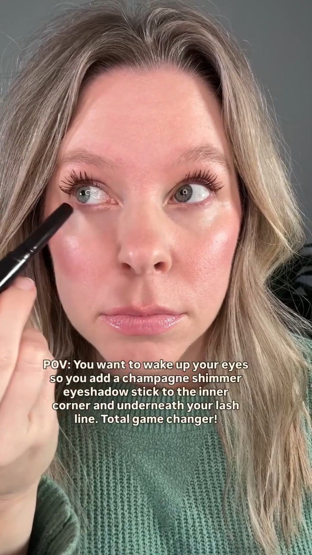 Mind. Blown. The power of a little champagne shimmer eyeshadow on your inner corner and under your lashes is seriously transformative! Can you see the difference? If you like subtle makeup, give me a follow, I share easy and everyday makeup tips of the gals over 35!

Using @lauramercier eyeshadow stick in shade starlight. Happy to send it your way. Just let me know in the comments! 

#makeupformatureskin #everydaymakeup