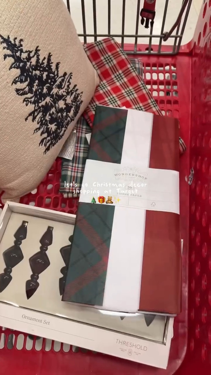 Let’s go Christmas decor shopping at @target 🎄🎁✨

#christmasdecor #christmasshopping #christmas #targethome

#LTKHoliday #LTKSeasonal #LTKHome